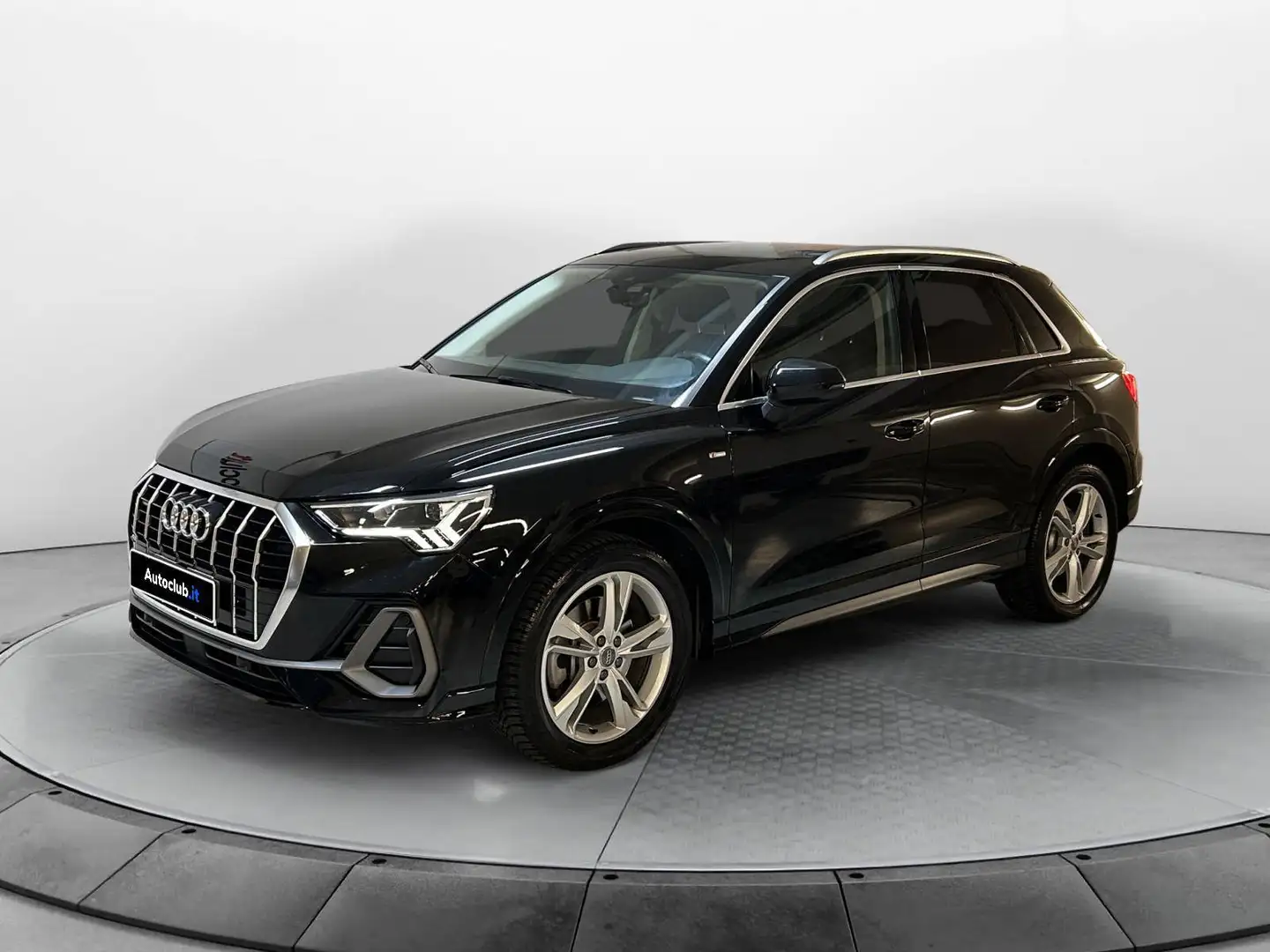 Audi Q3 40 2.0 tfsi S line edition quattro Schwarz - 1