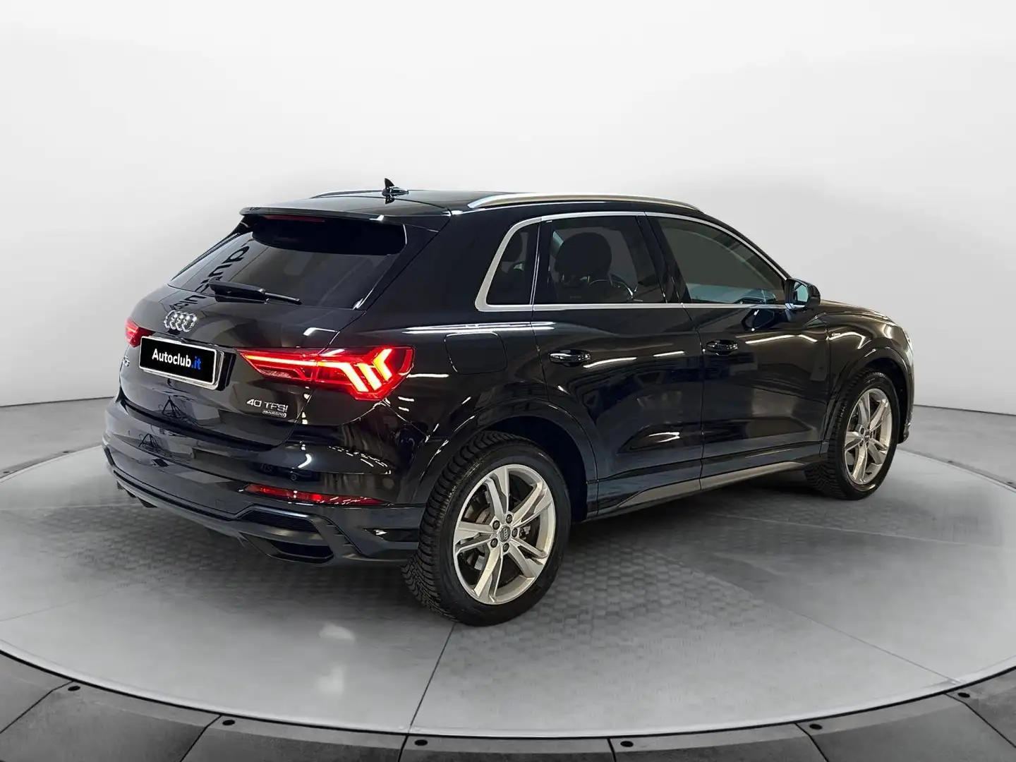 Audi Q3 40 2.0 tfsi S line edition quattro Schwarz - 2