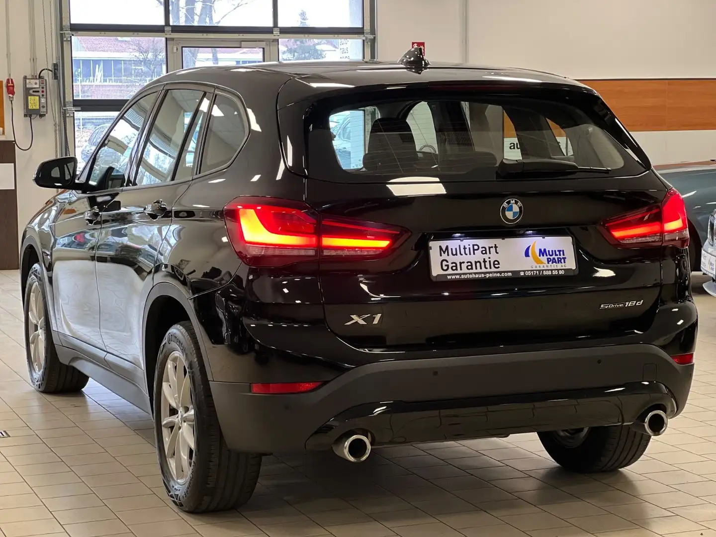 BMW X1 sDrive18d/Aut/Navi/LED/ParkAs/Kamera/ActGuard Noir - 2