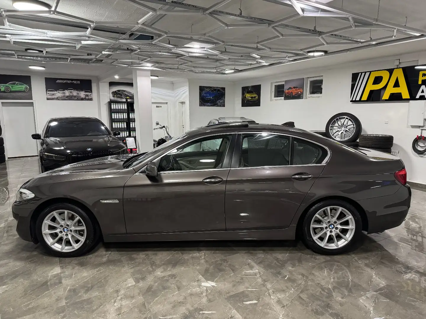 BMW 530 d Lim. Automatik Head-Up Standheizung Memory Braun - 2