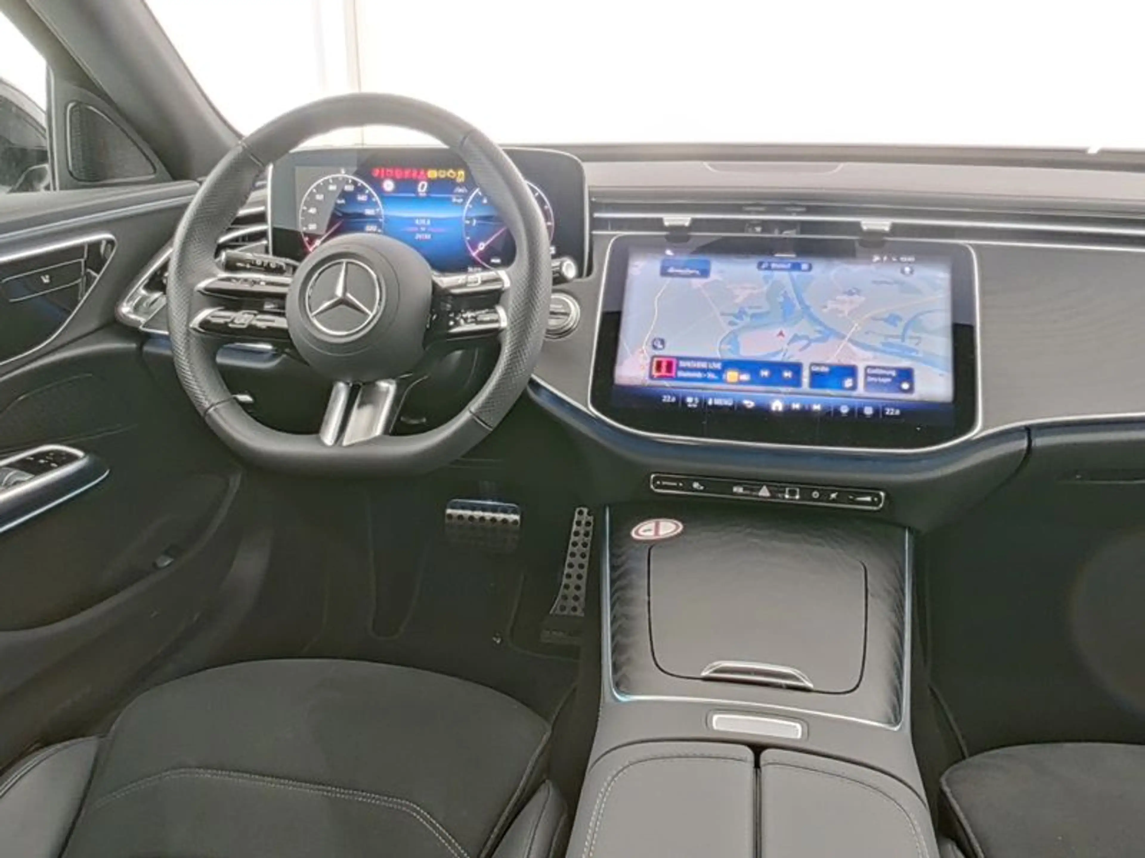 Mercedes-Benz E 220 d T AMG AHK/LED/DIST/RFK/WP/KEYL/TW/ — photo 6
