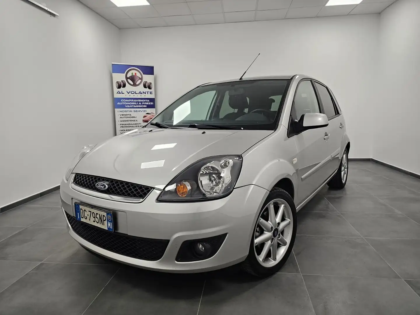 Ford Fiesta Fiesta 1.2 16V 5p. Titanium Argent - 1