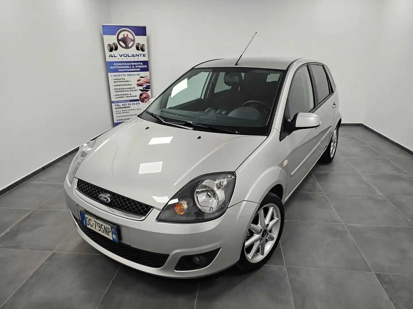 Ford Fiesta Fiesta 1.2 16V 5p. Titanium Argent - 2