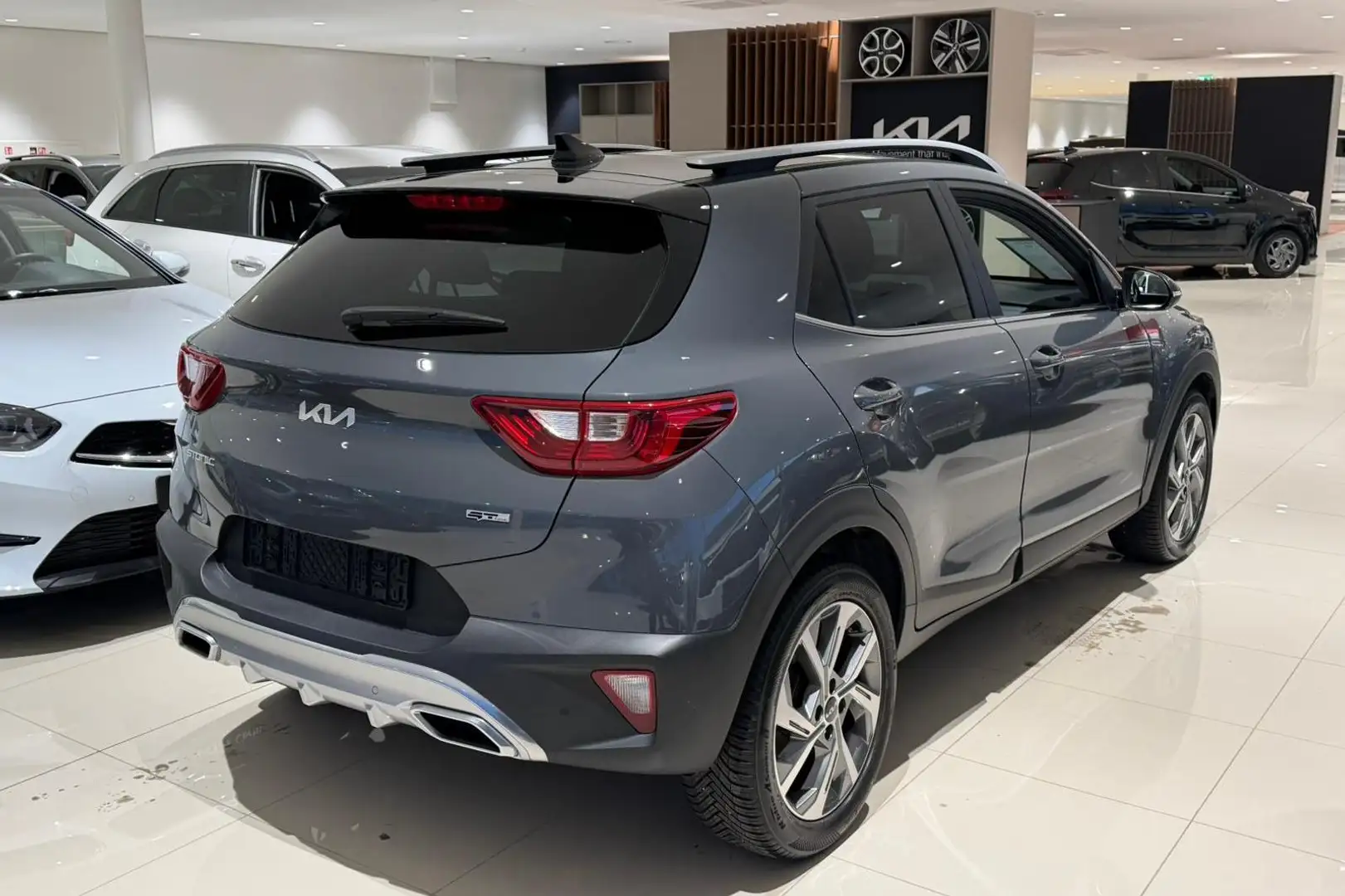 Kia Stonic 1.0 T-GDi MHEV GT-Line Automaat | Klimaatregeling Grau - 2