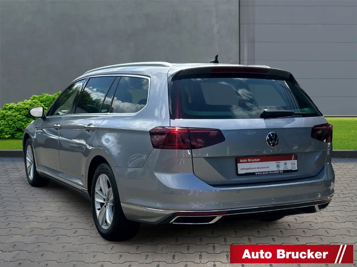 Volkswagen Passat Variant Elegance 2.0 TDI LED+Standheizung+3-Zonen- Silver - 2