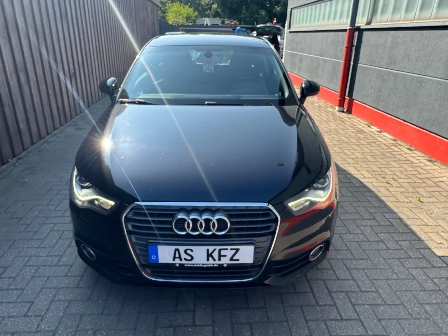 Audi A1 Ambition SHZ NAVI XENON PDC ALU`S KLIMA Schwarz - 2