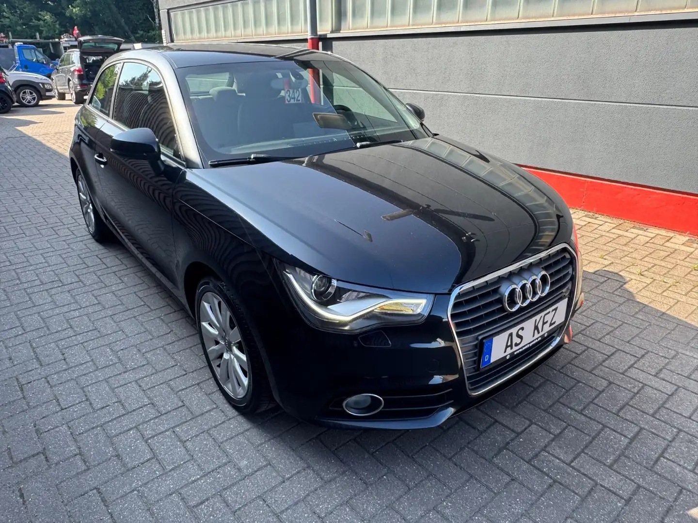 Audi A1 Ambition SHZ NAVI XENON PDC ALU`S KLIMA Schwarz - 1