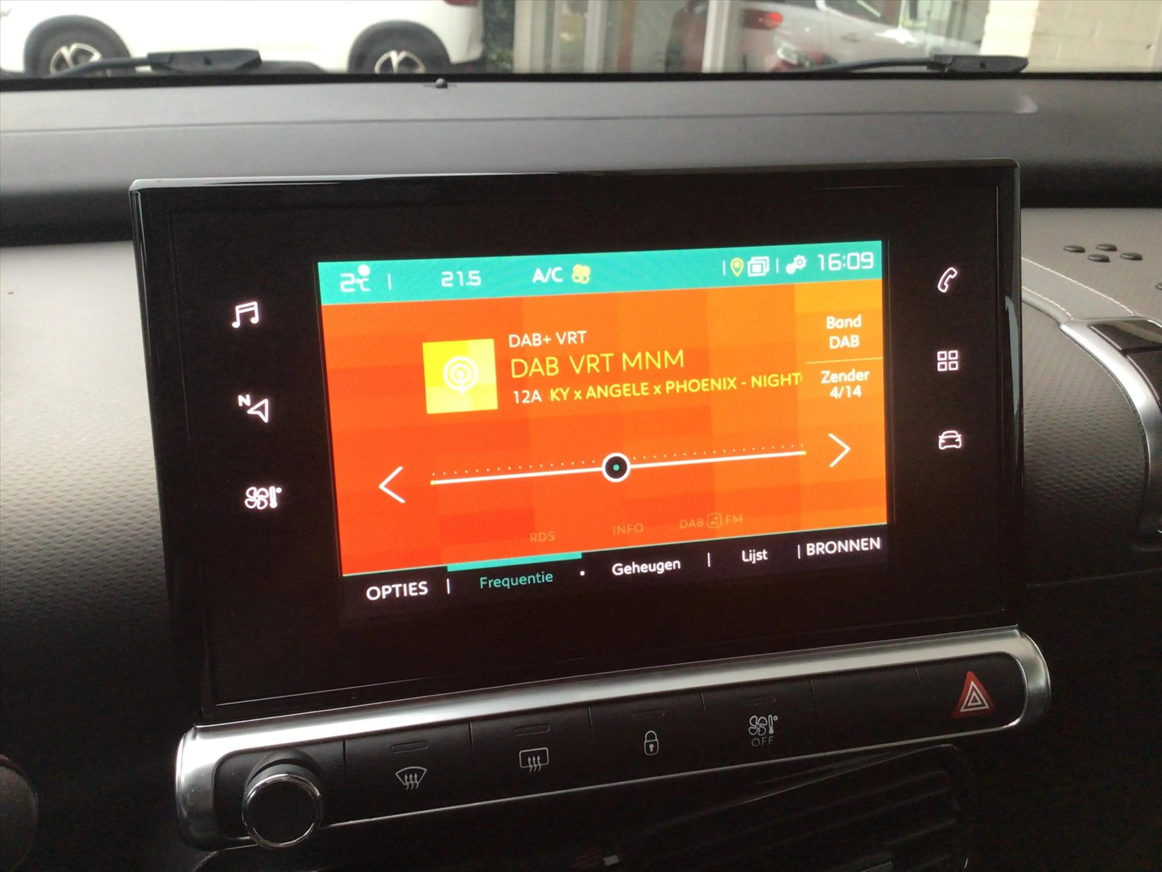Citroen C4 Cactus 1.2 PureTech 110pk S&S Shine — photo 10