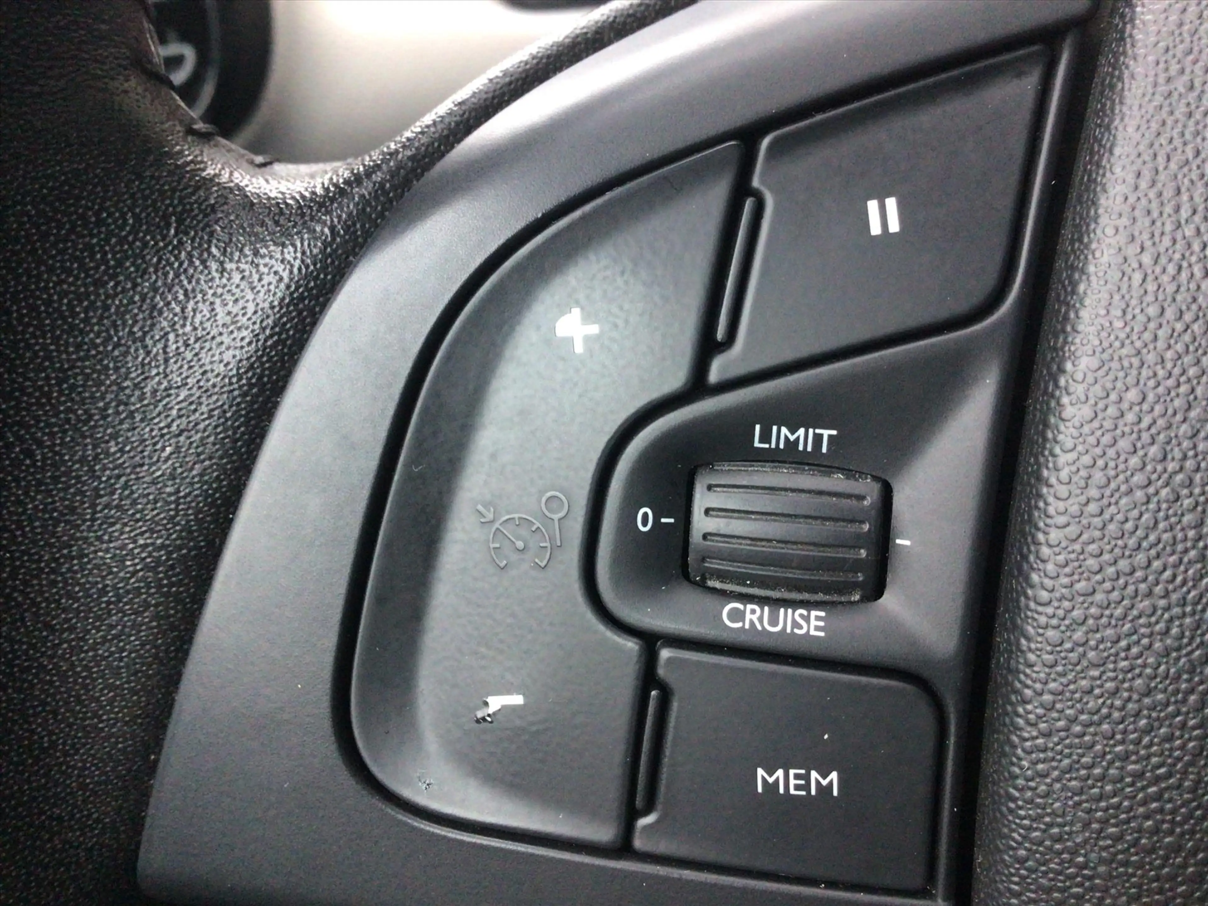 Citroen C4 Cactus 1.2 PureTech 110pk S&S Shine — photo 16