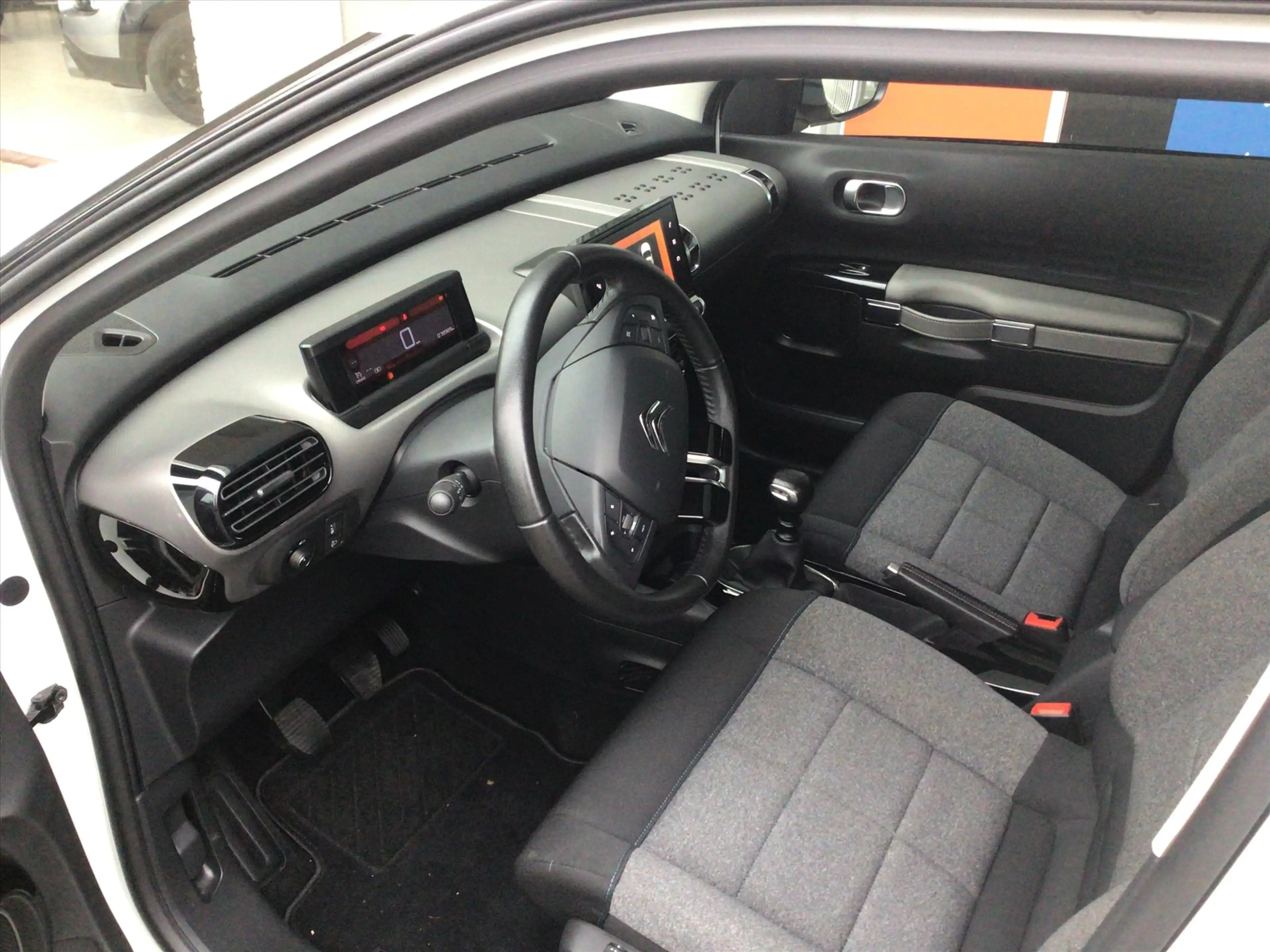 Citroen C4 Cactus 1.2 PureTech 110pk S&S Shine — photo 9