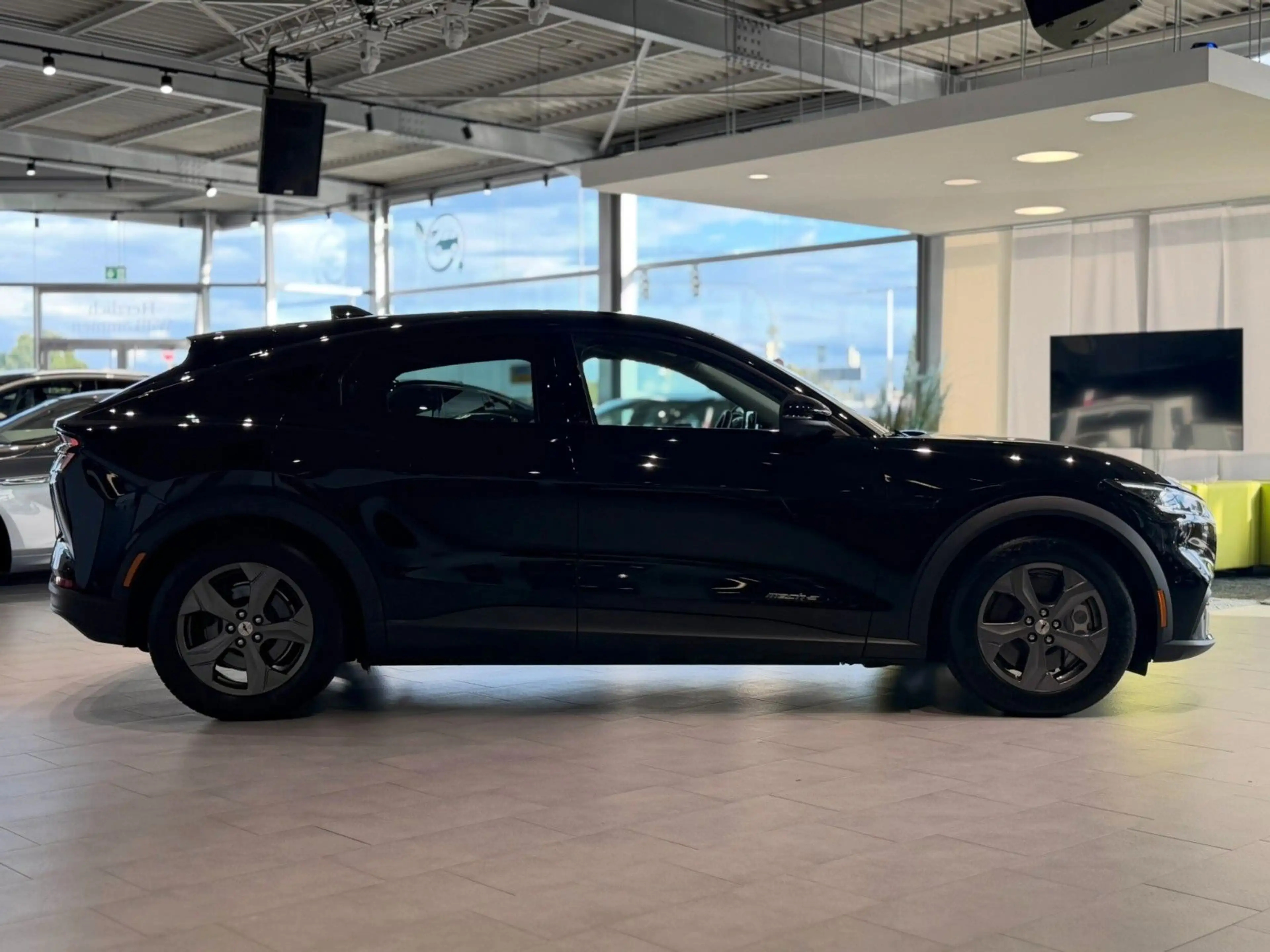 Ford Mustang Mach-E Techpaket 2, Panorama, 99kWh — photo 8