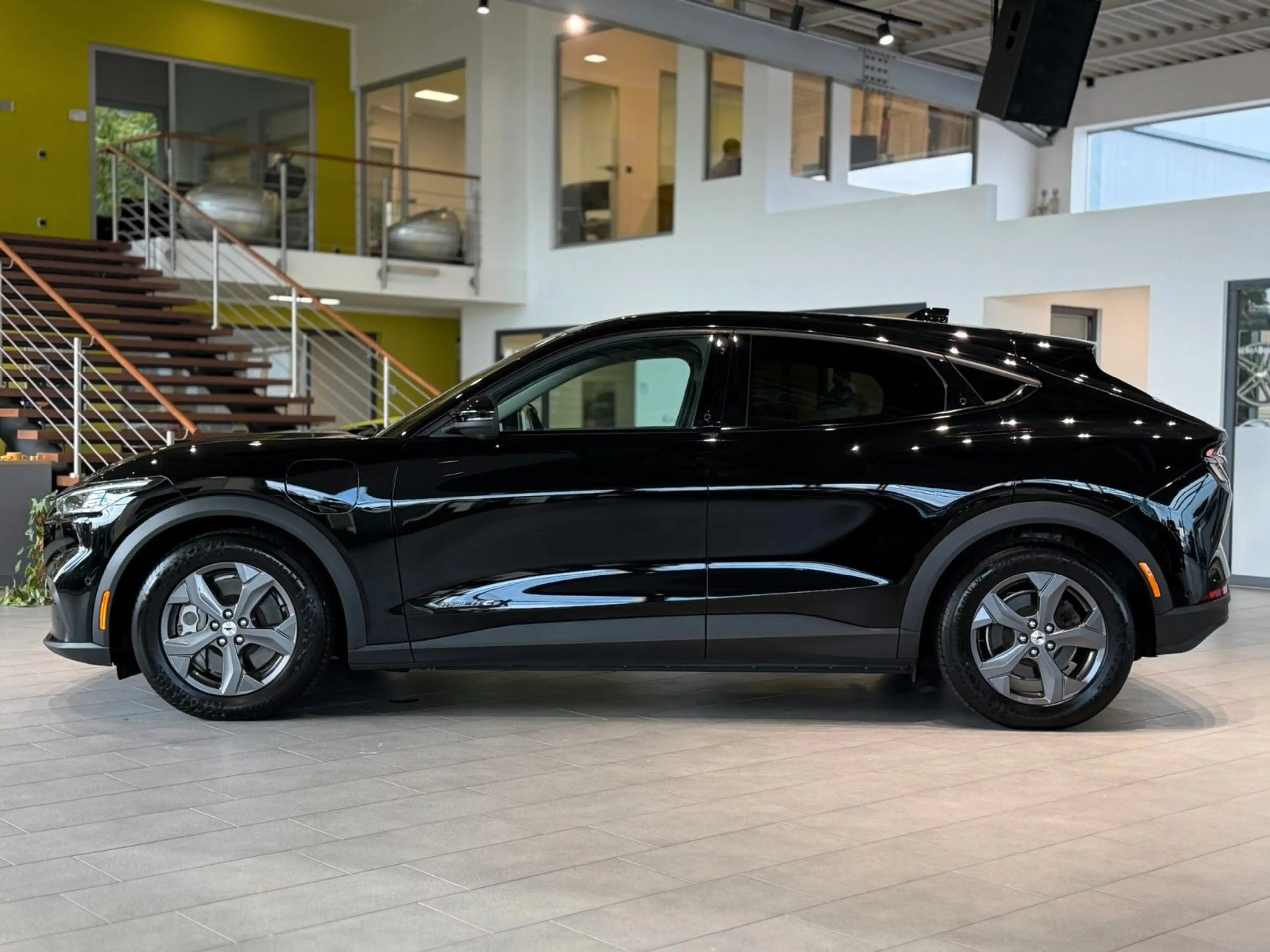 Ford Mustang Mach-E Techpaket 2, Panorama, 99kWh — photo 2