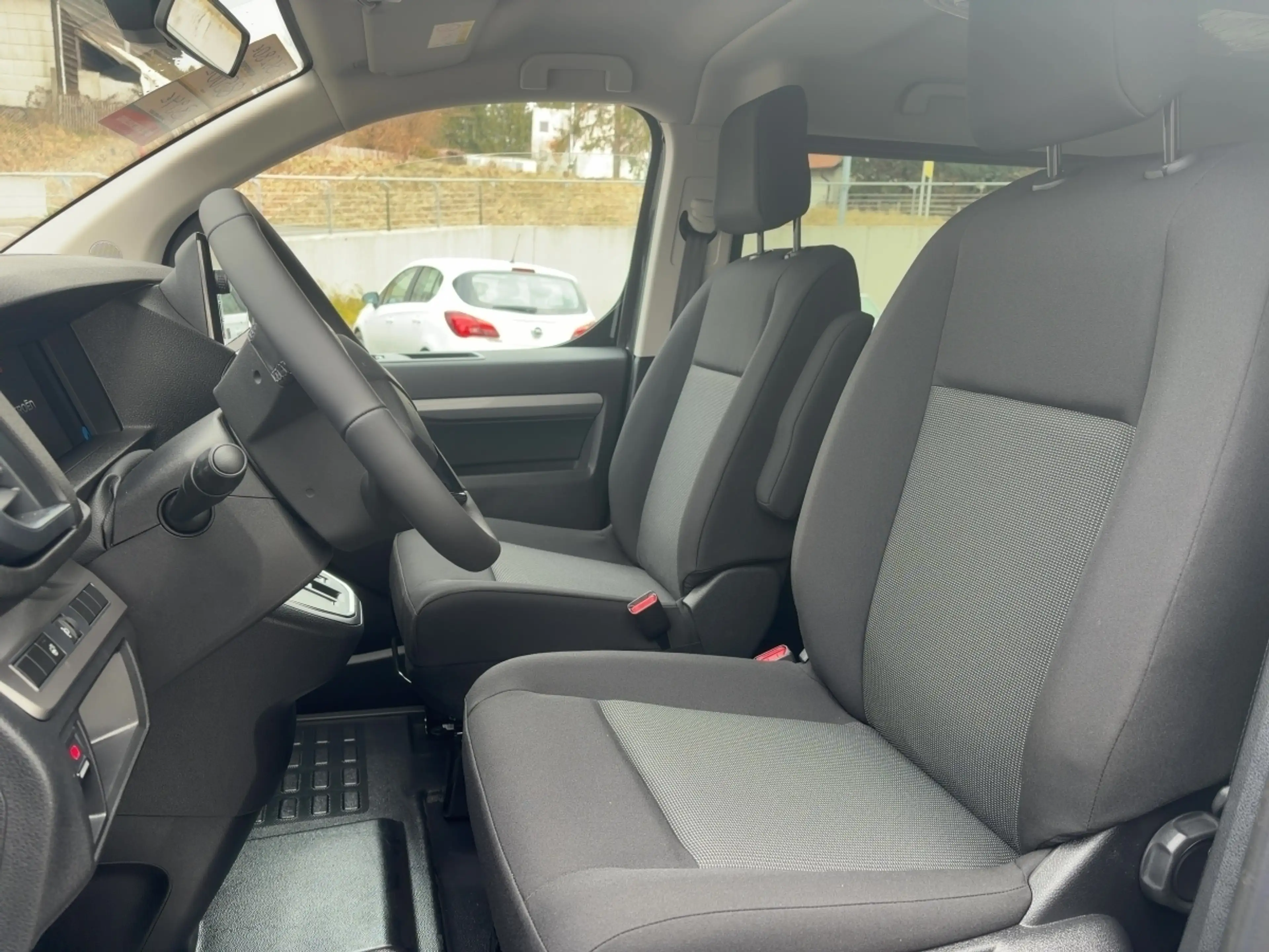 Citroen Spacetourer Plus XL BlueHDi 2.2 180 Automatik — photo 7