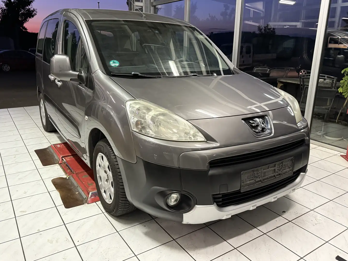Peugeot Partner Tendance , AHK - 2