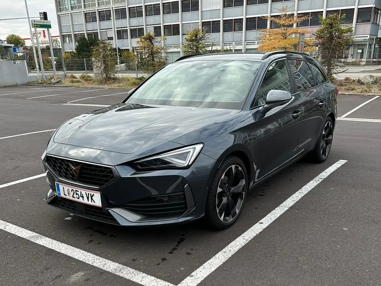 CUPRA Leon Leon SP Kombi 1.5 eTSI DSG 150 Grau - 1