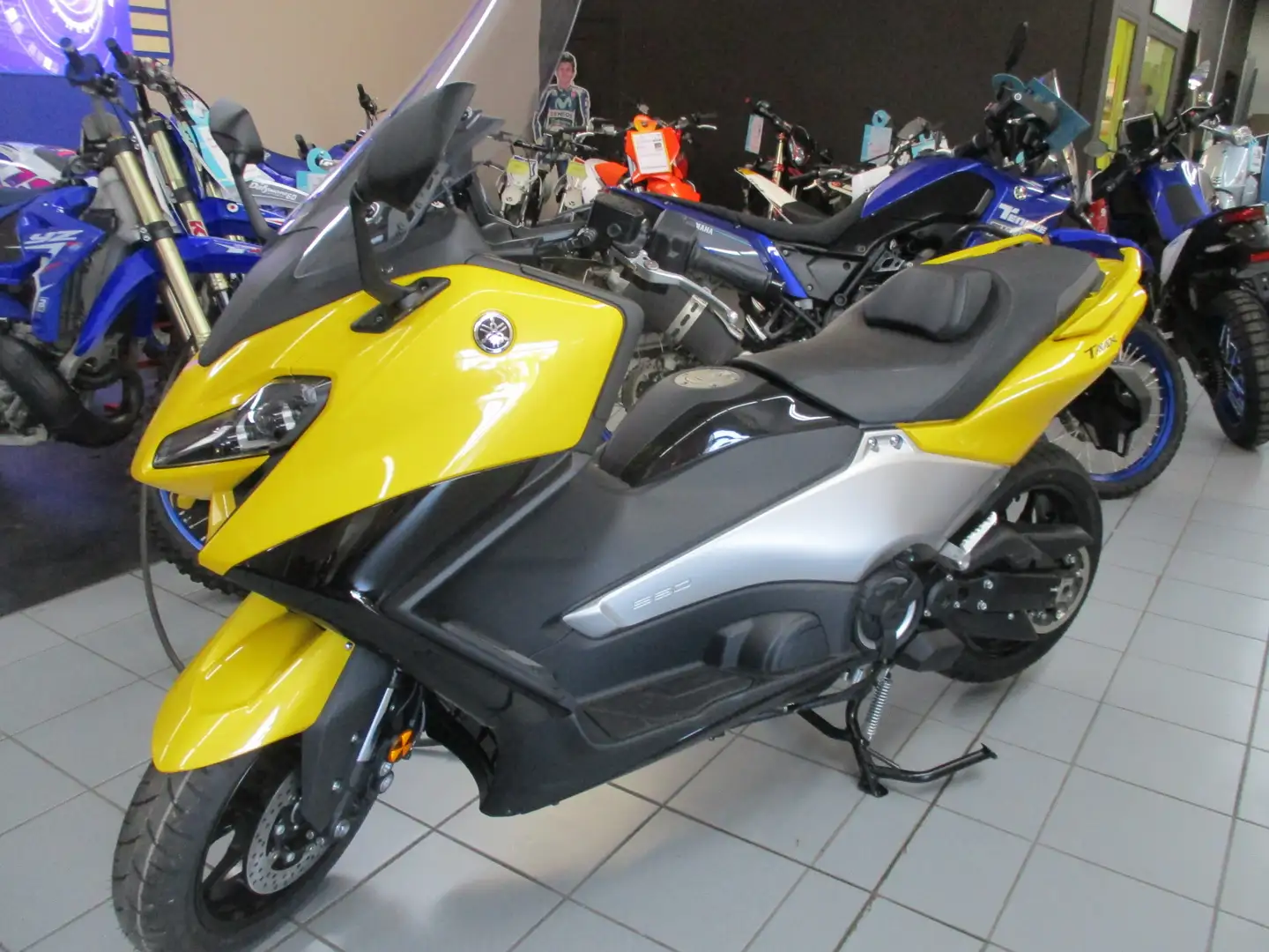 Yamaha TMAX 560 Jaune - 2