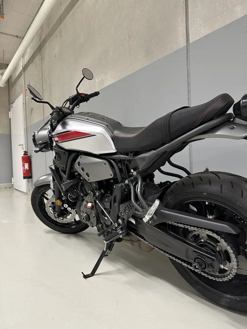 Yamaha XSR 700 Plateado - 2