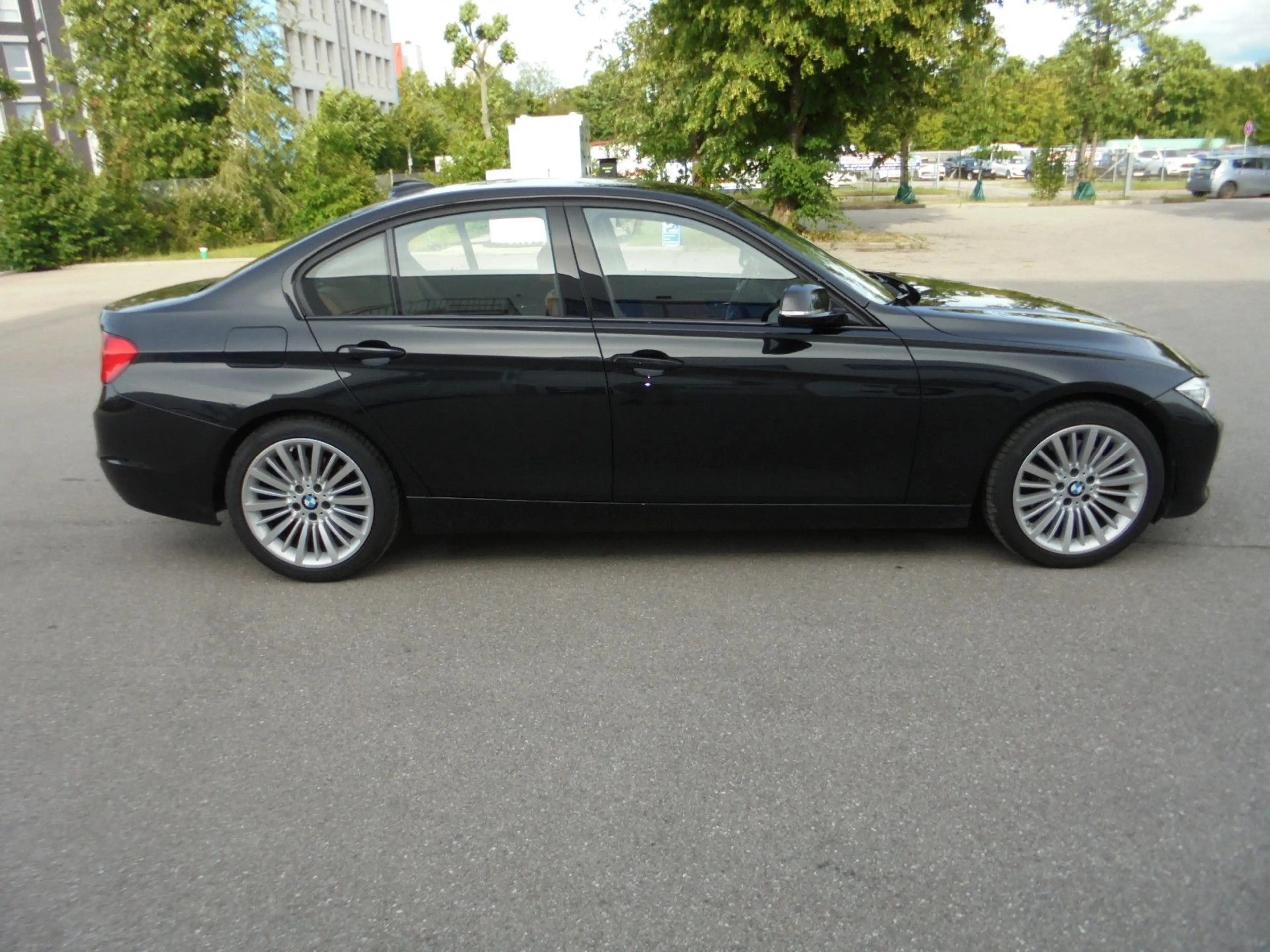 BMW 325 d Limousine Luxury~ Navi Prof ~ Leder ~ Xenon — photo 3
