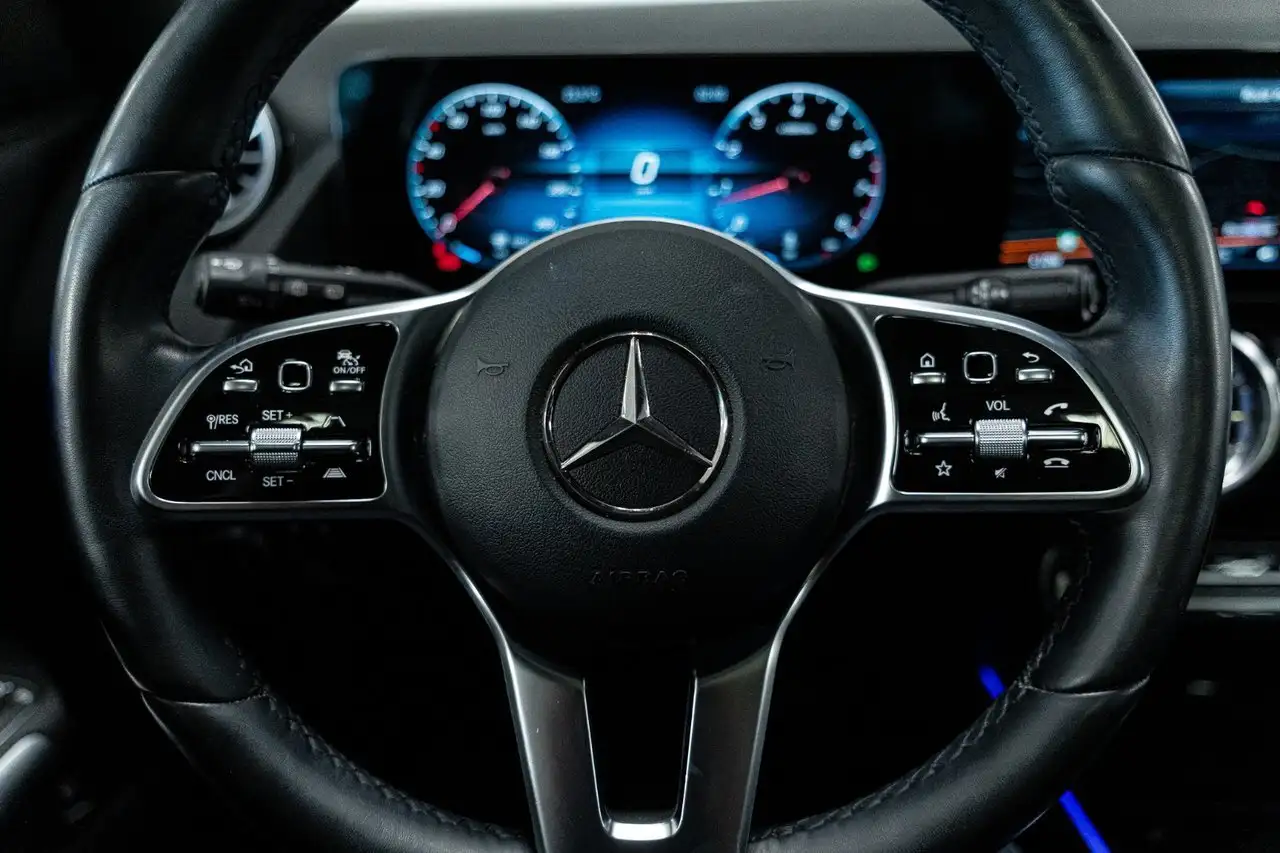 Mercedes-Benz GLA снимка Mercedes-Benz GLA