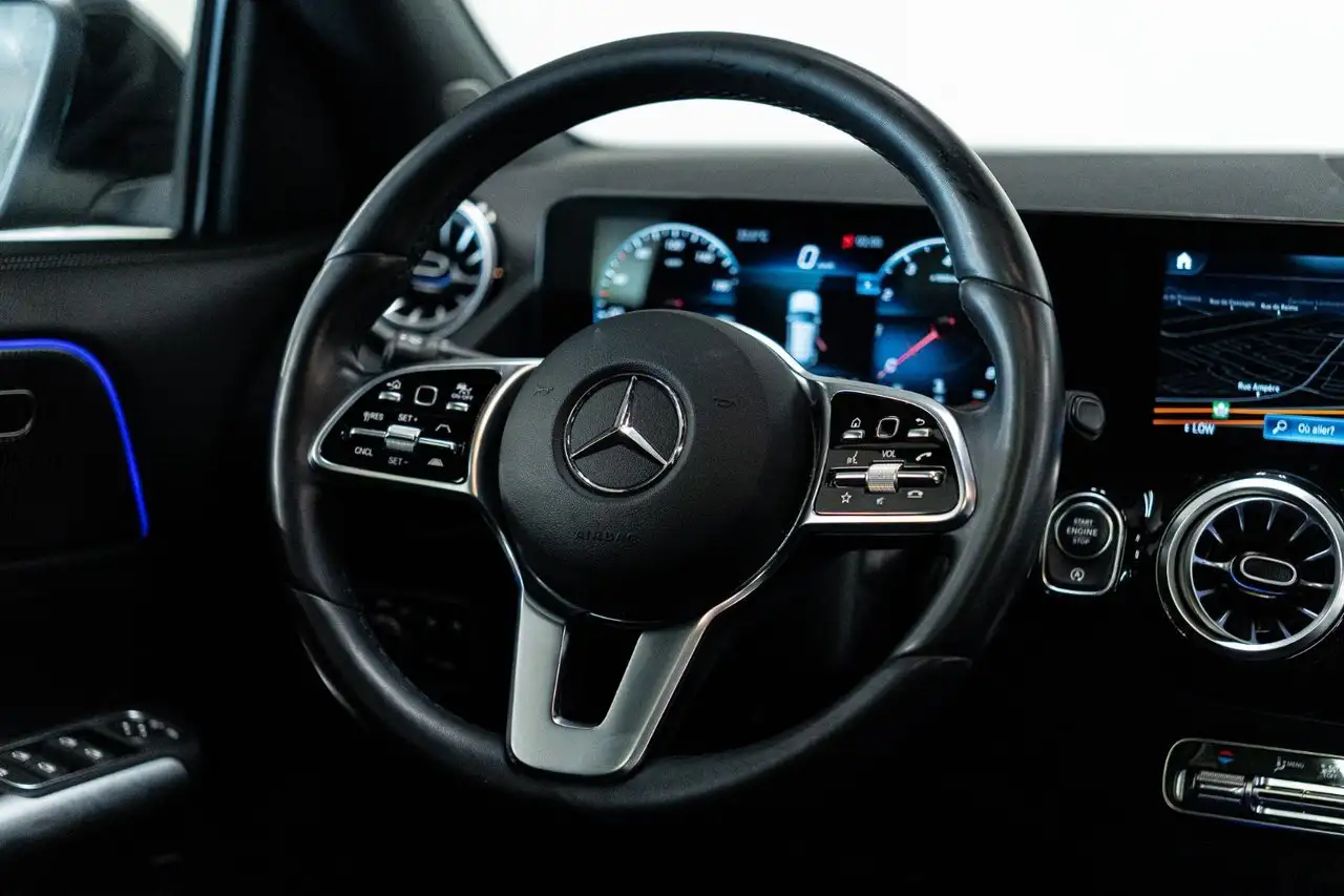 Mercedes-Benz GLA снимка Mercedes-Benz GLA