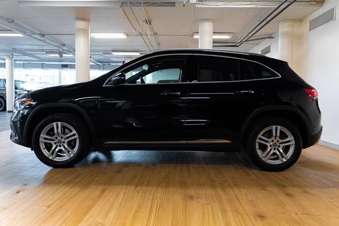 Mercedes-Benz GLA снимка Mercedes-Benz GLA