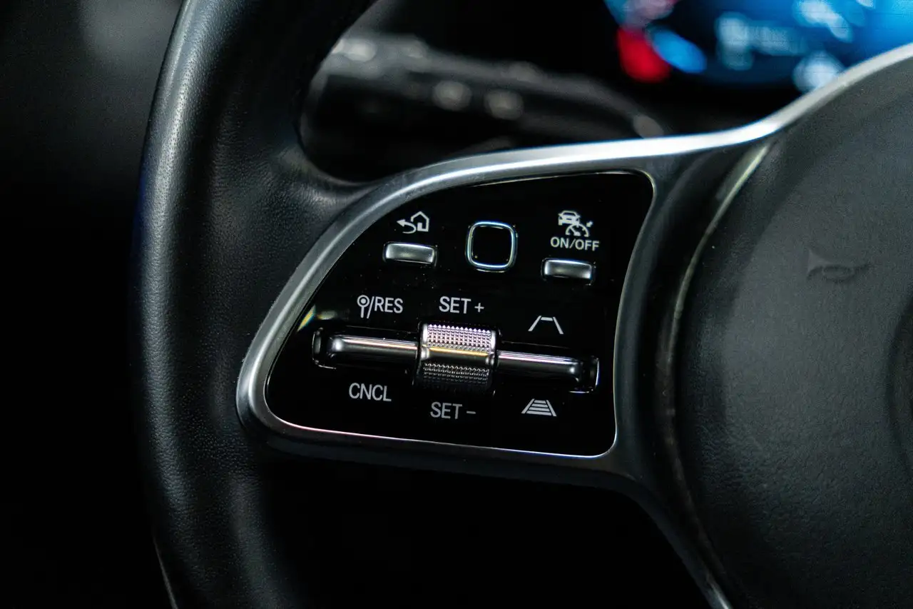 Mercedes-Benz GLA снимка Mercedes-Benz GLA