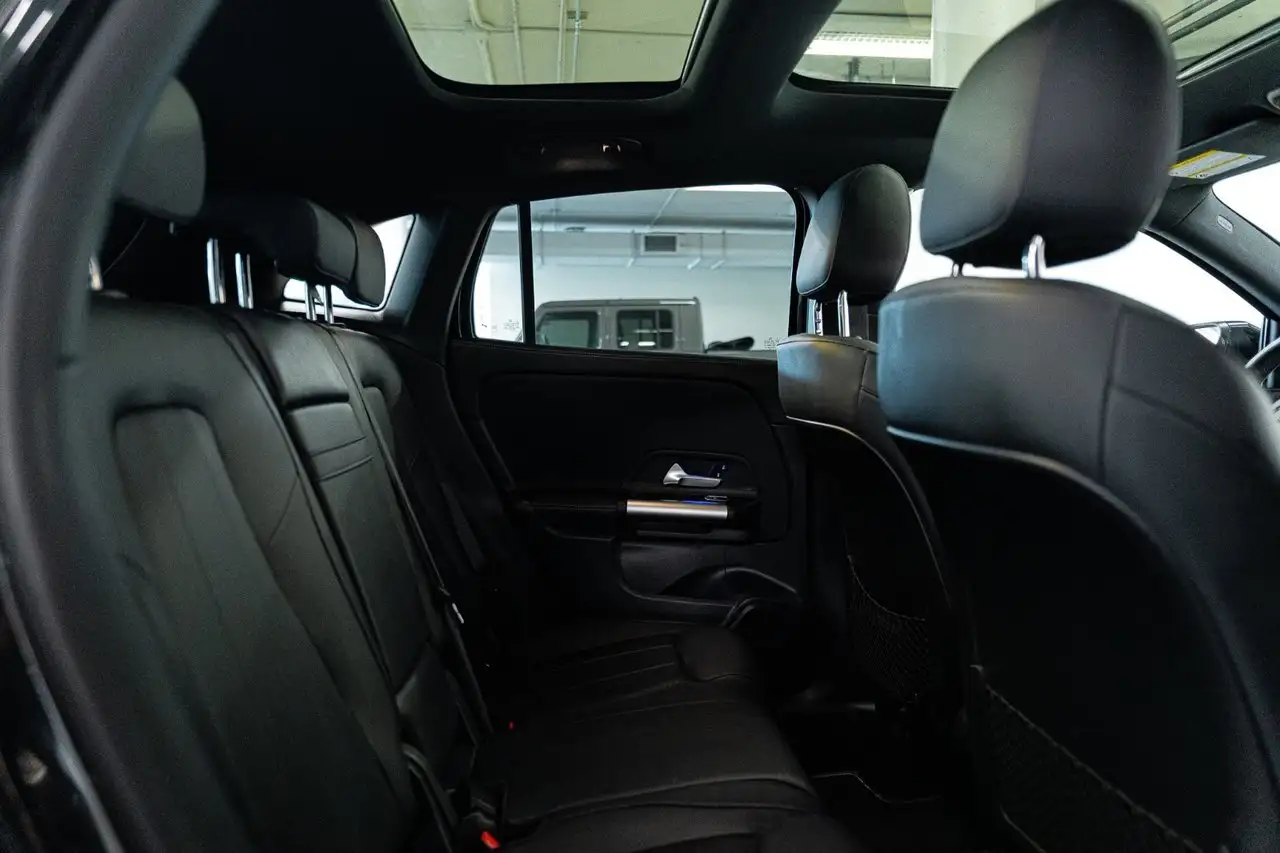 Mercedes-Benz GLA снимка Mercedes-Benz GLA