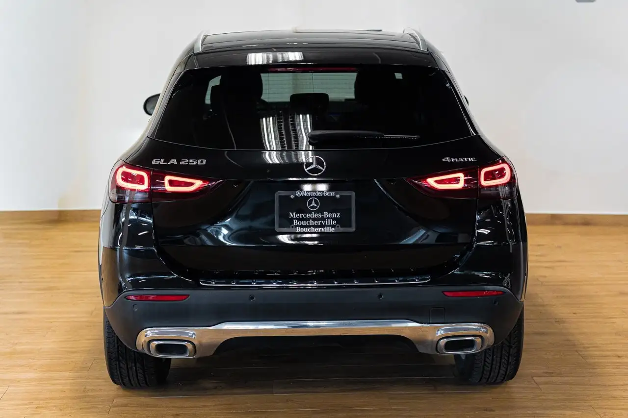 Mercedes-Benz GLA снимка Mercedes-Benz GLA