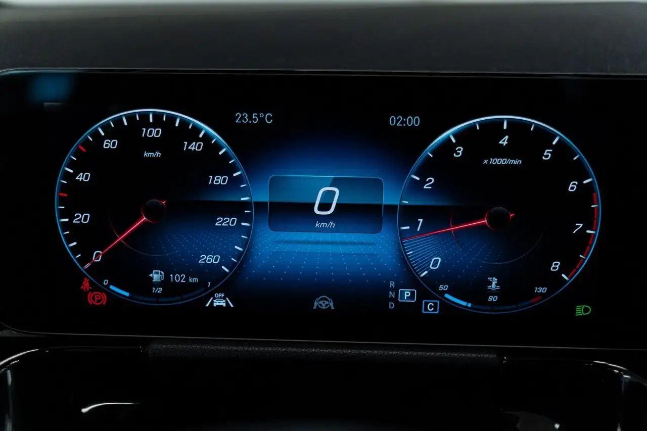 Mercedes-Benz GLA снимка Mercedes-Benz GLA