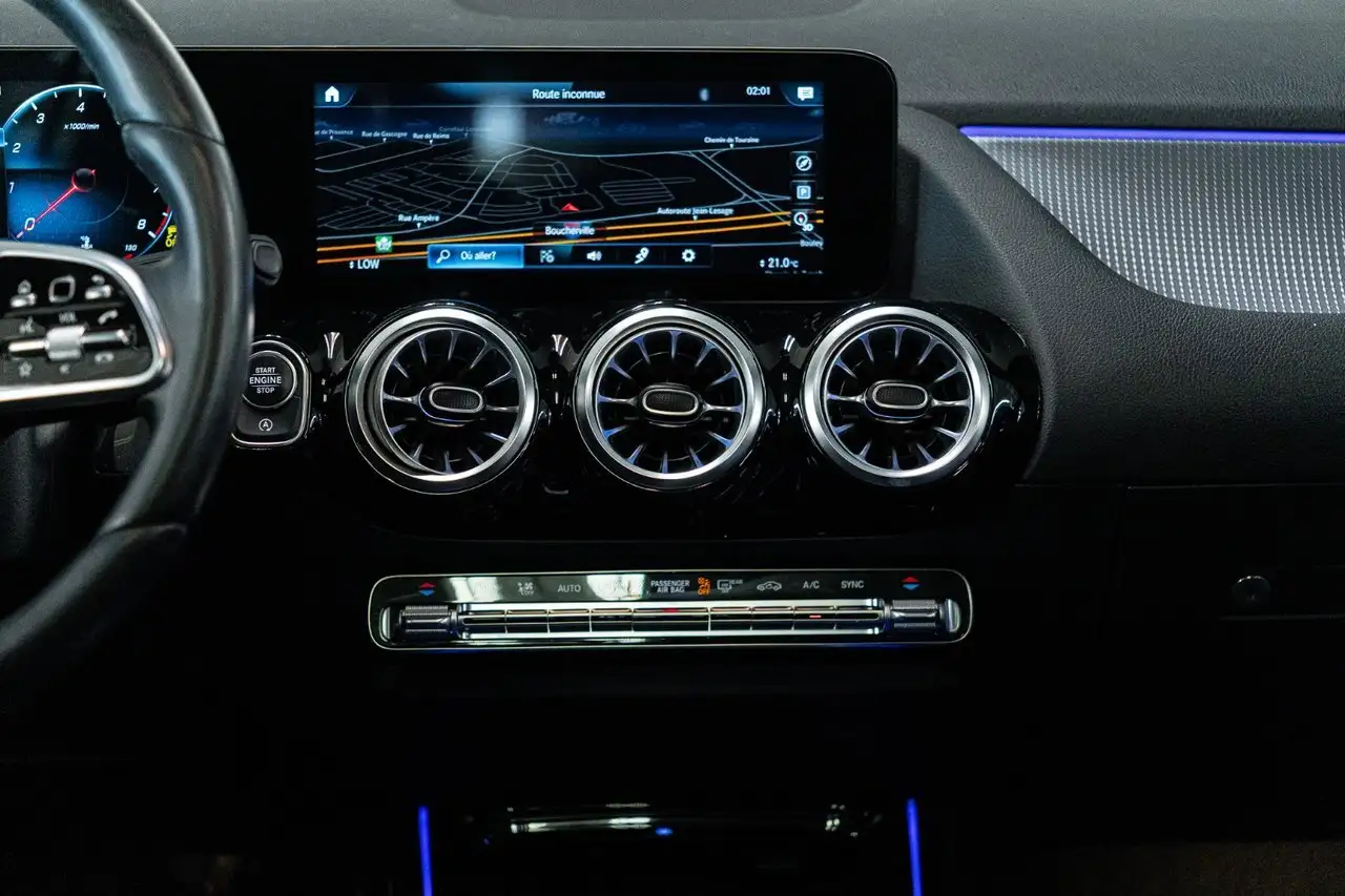Mercedes-Benz GLA снимка Mercedes-Benz GLA