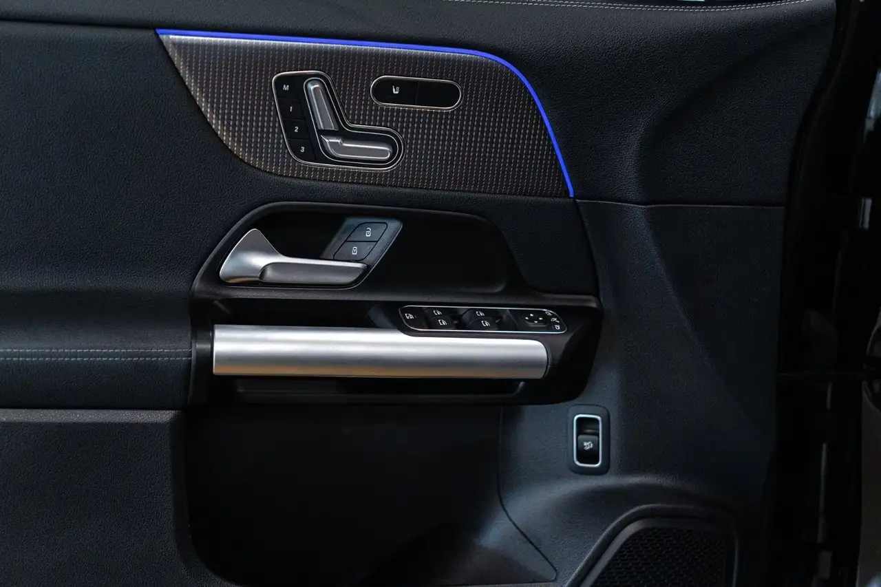 Mercedes-Benz GLA снимка Mercedes-Benz GLA