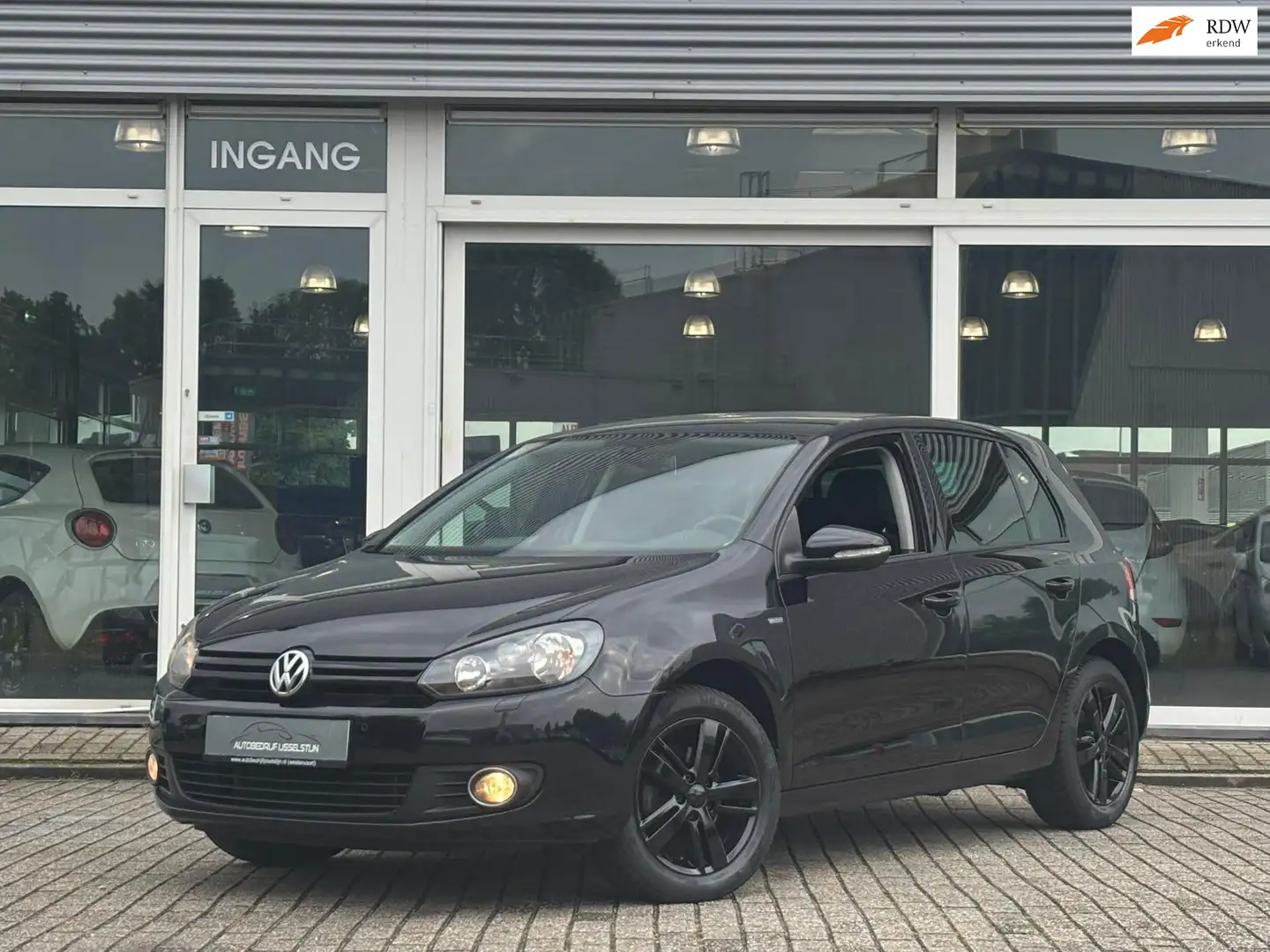 Volkswagen Golf 1.2 TSI 5 Drs / Airco / Stoelverw / Pdc. Zwart - 1