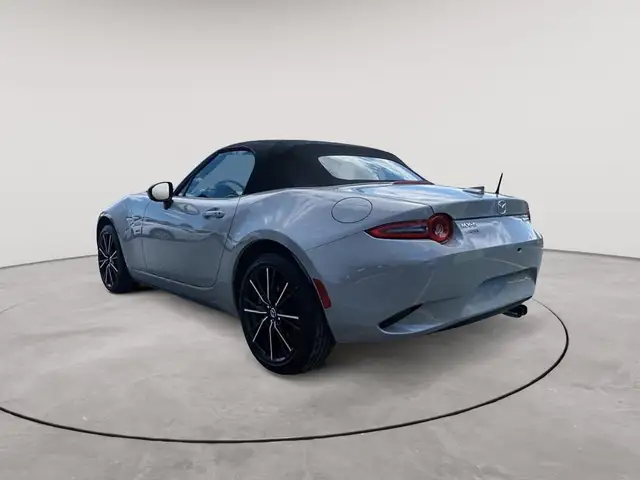 Mazda MX-5 Miata 2026 — photo 3