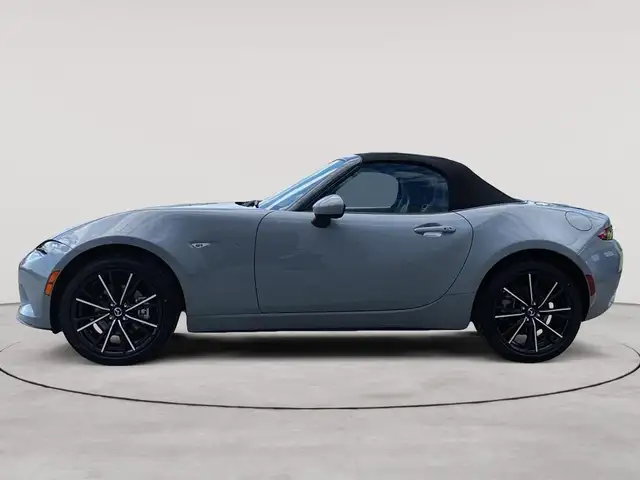 Mazda MX-5 Miata 2026 — photo 2