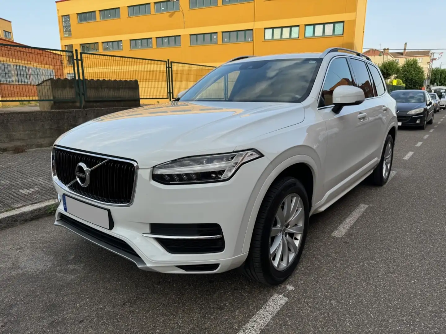 Volvo XC90 D5 Momentum AWD 235 Aut. - 1