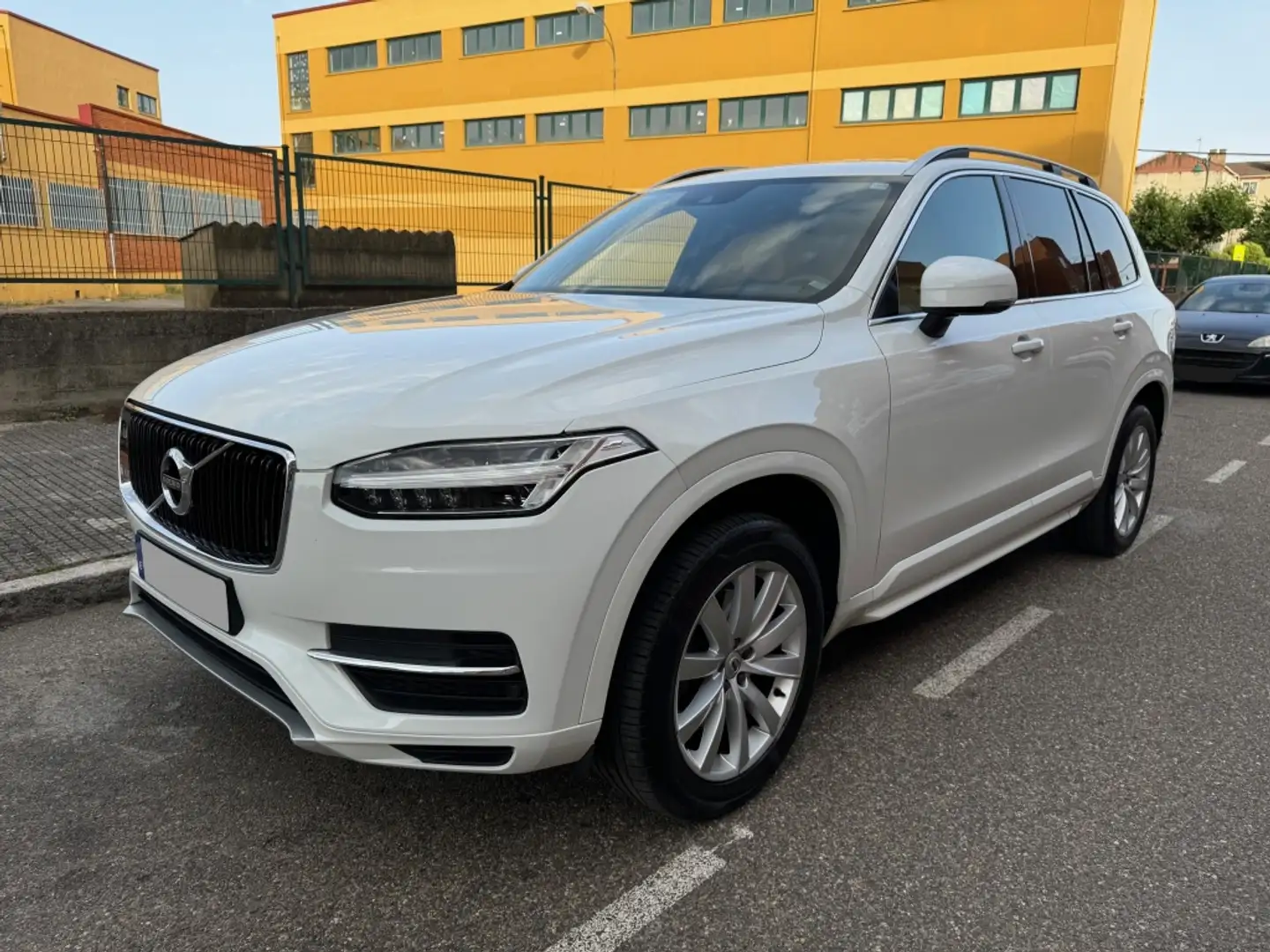 Volvo XC90 D5 Momentum AWD 235 Aut. - 2