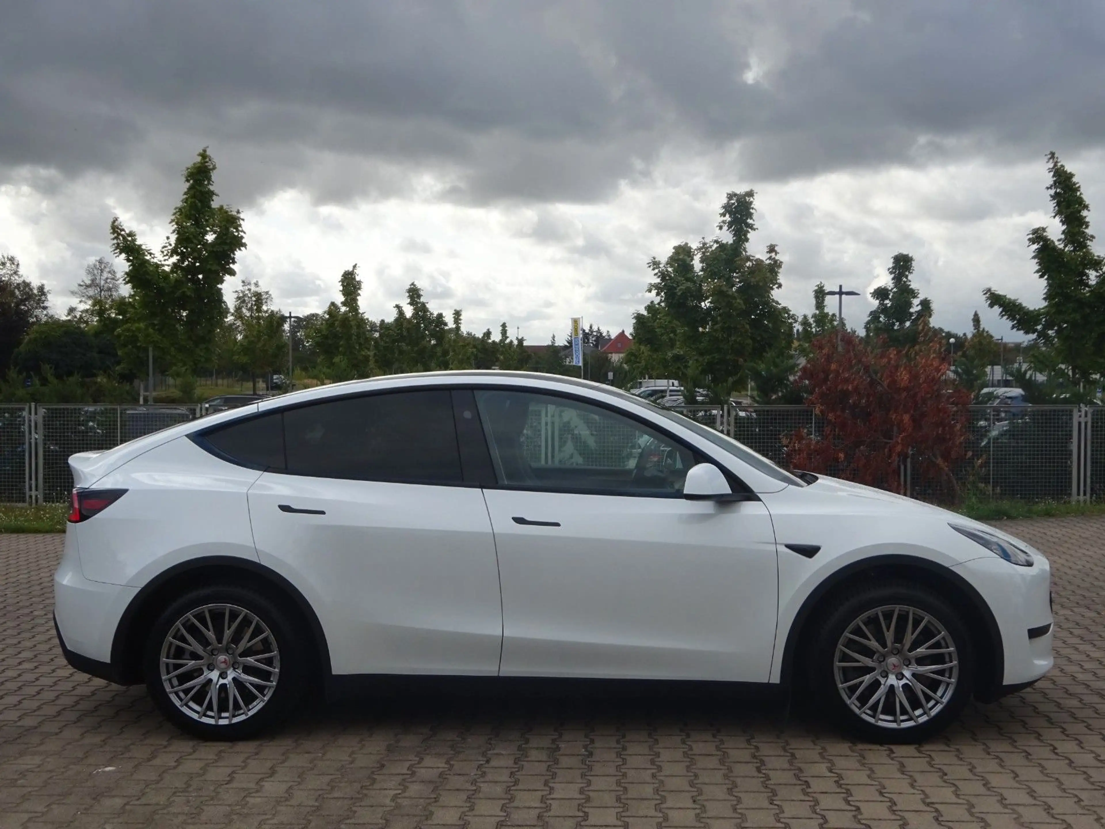 Tesla Model Y Long Range RWD Panorama Navi — photo 11