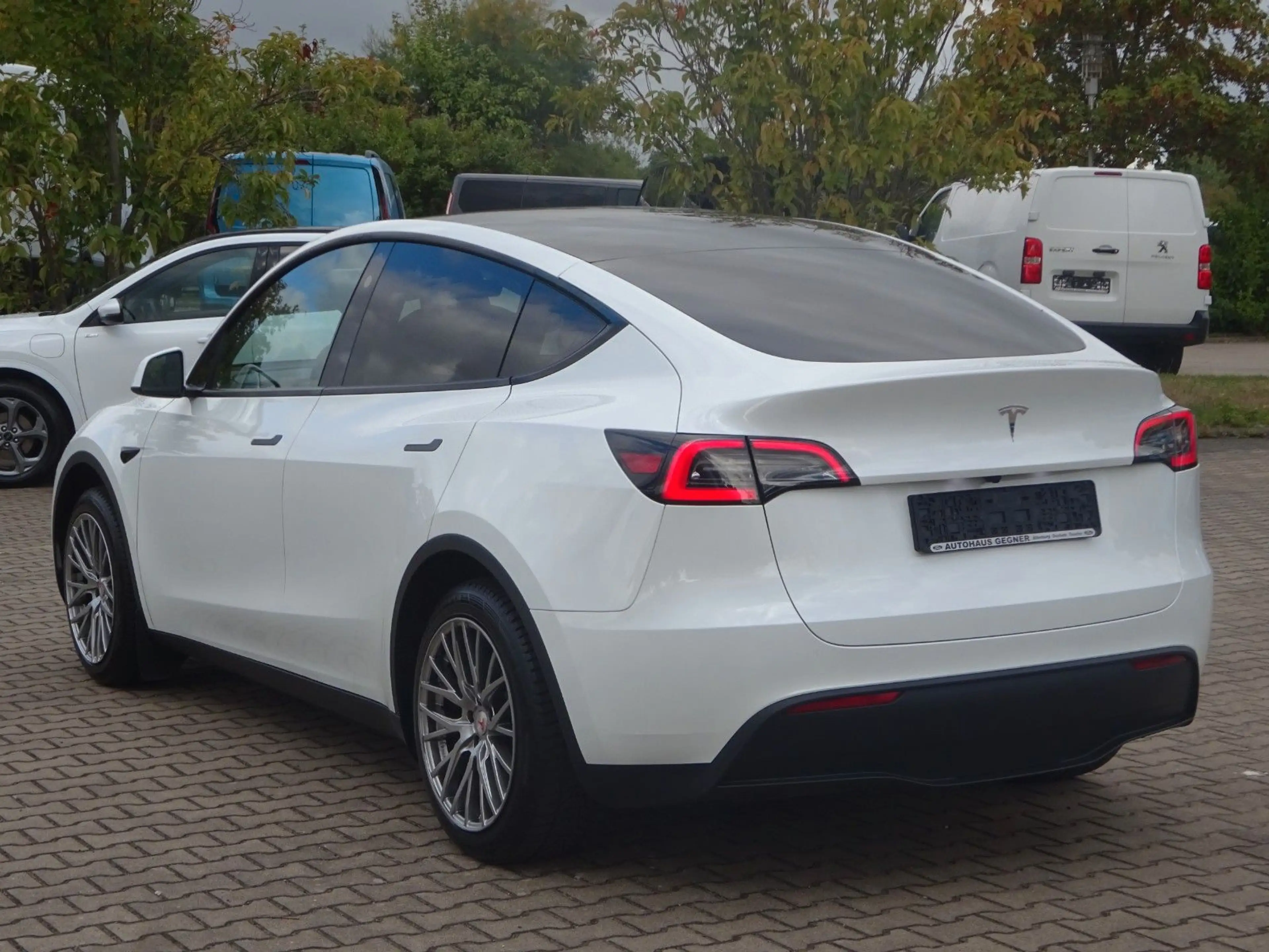 Tesla Model Y Long Range RWD Panorama Navi — photo 4