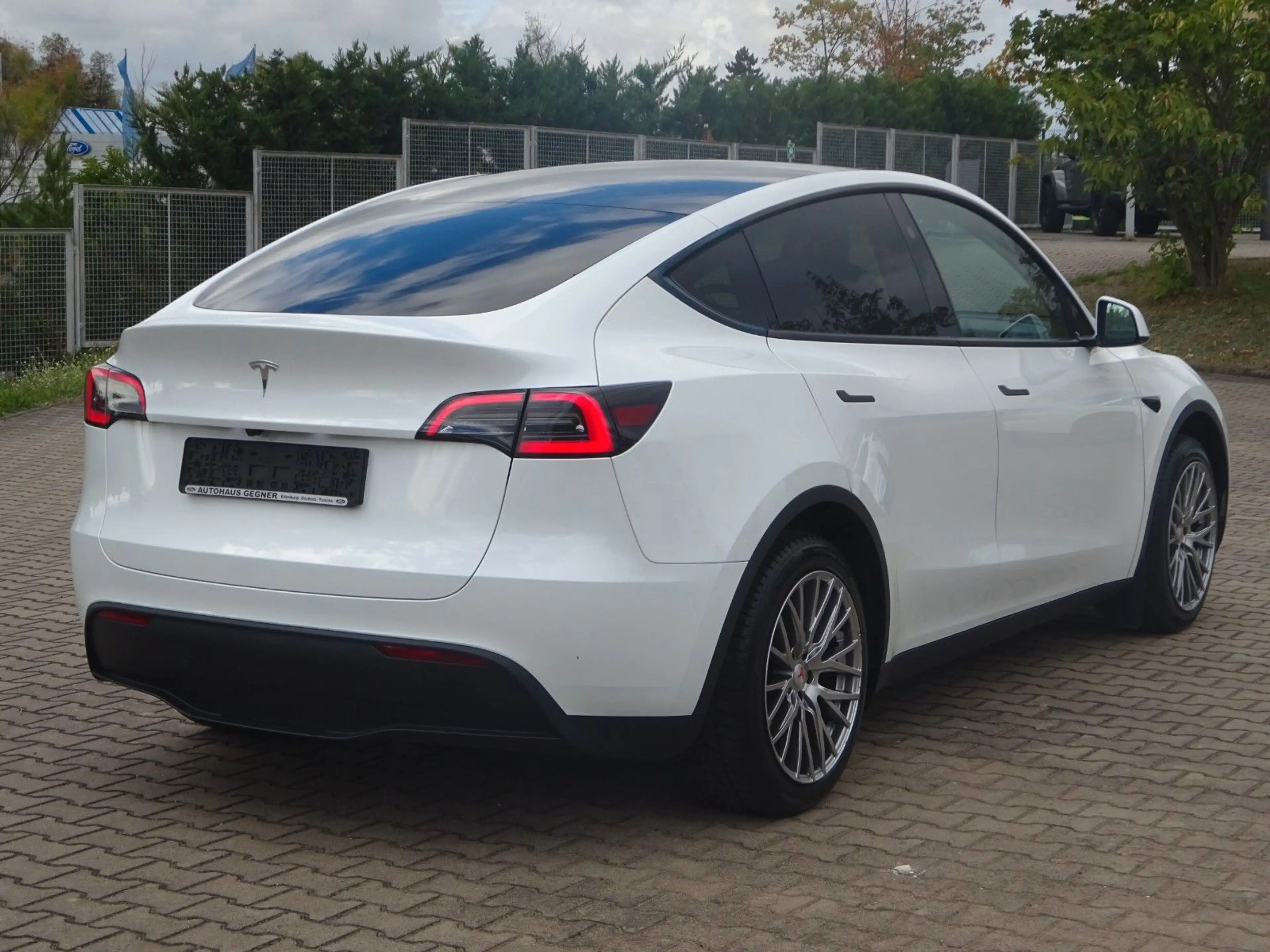 Tesla Model Y Long Range RWD Panorama Navi — photo 10
