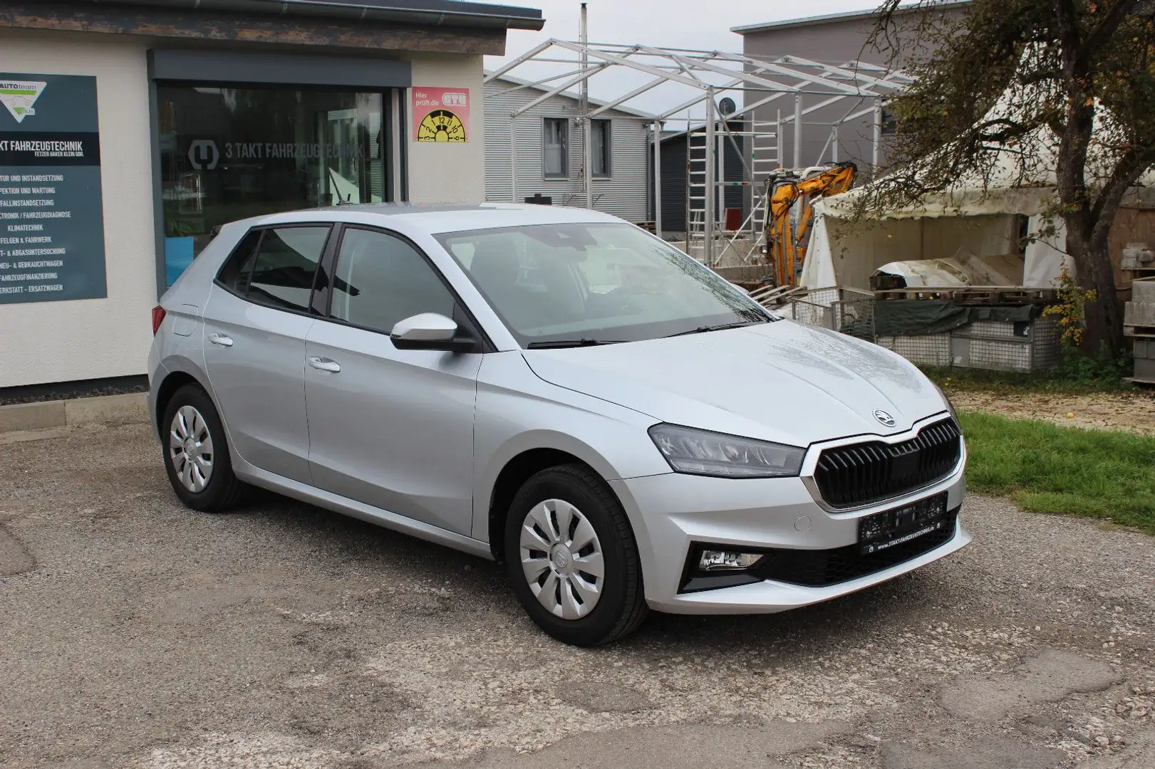 Skoda Fabia Selection+AHK+LED+SHZ+PDC Argent - 1