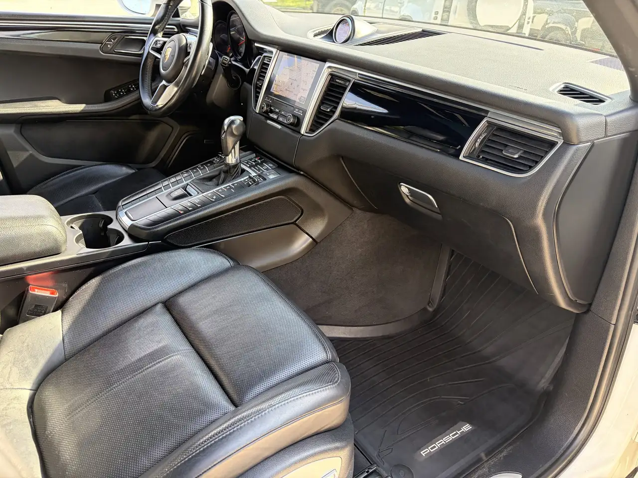 Porsche Macan снимка Porsche Macan