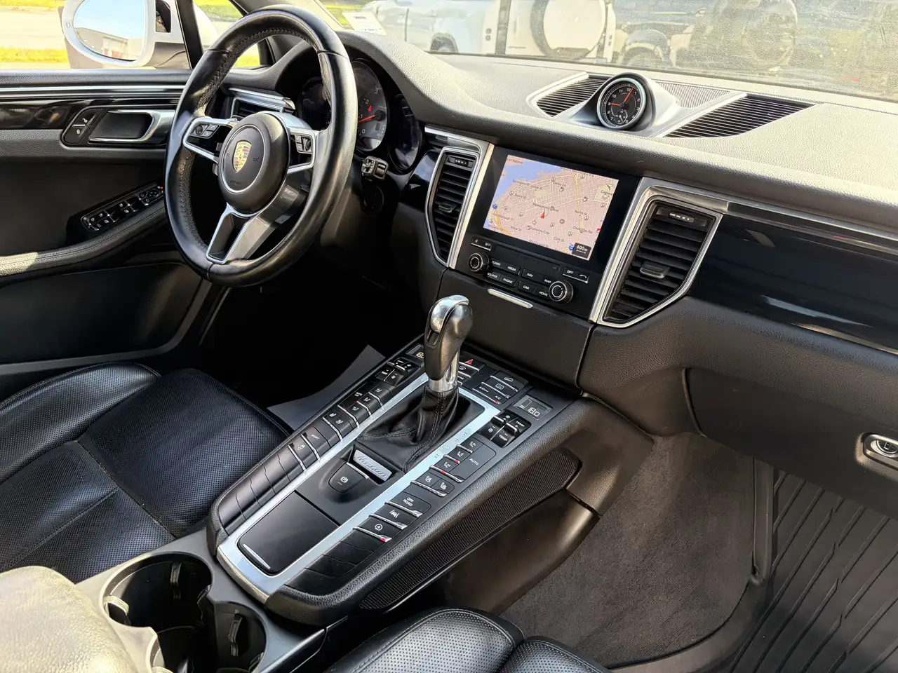 Porsche Macan снимка Porsche Macan