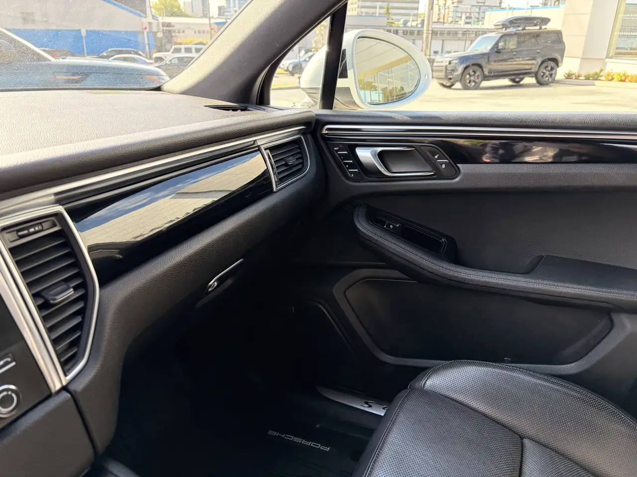 Porsche Macan снимка Porsche Macan