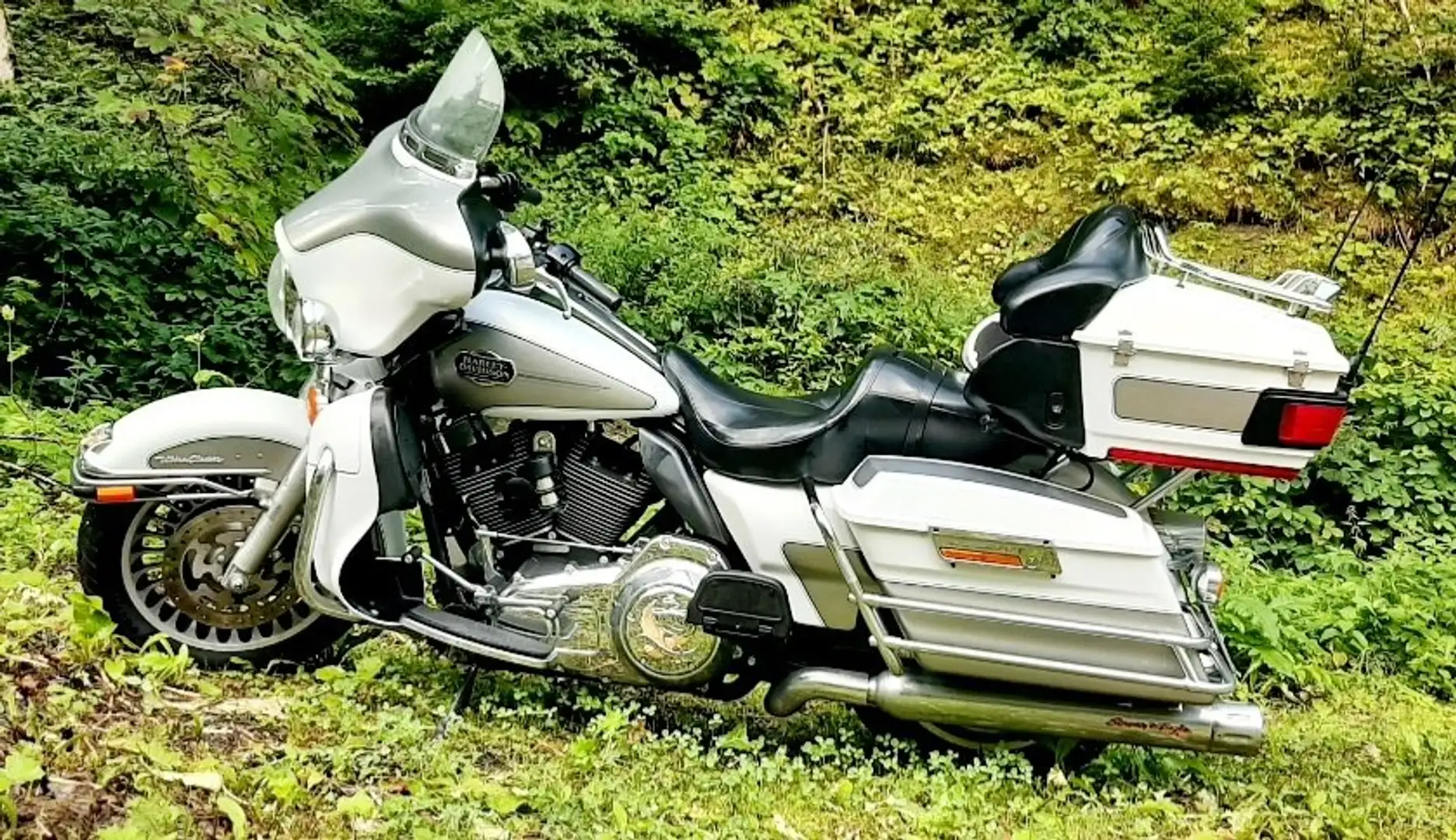 Harley-Davidson Electra Glide FLHTCU Ultra Classic Blanc - 1
