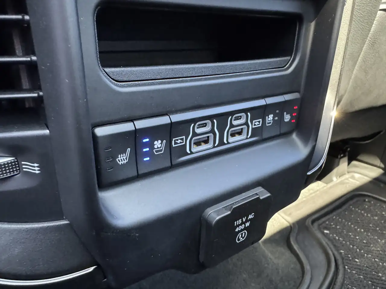 Dodge RAM 2022 — фото 11