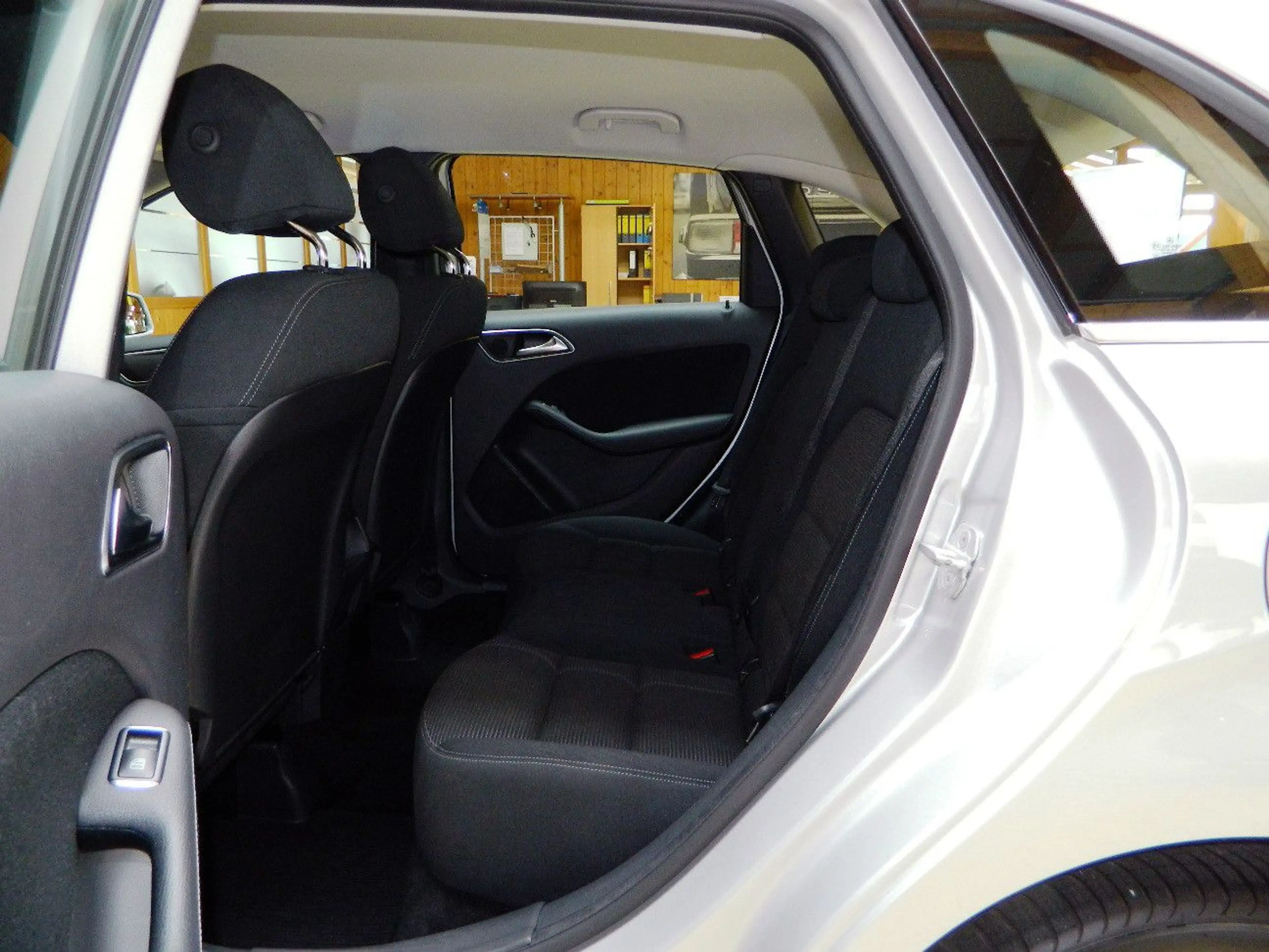 Mercedes-Benz B 160 B-Klasse B 160 d Style Mopf/AHK/Navi/LED/Euro6 — photo 12