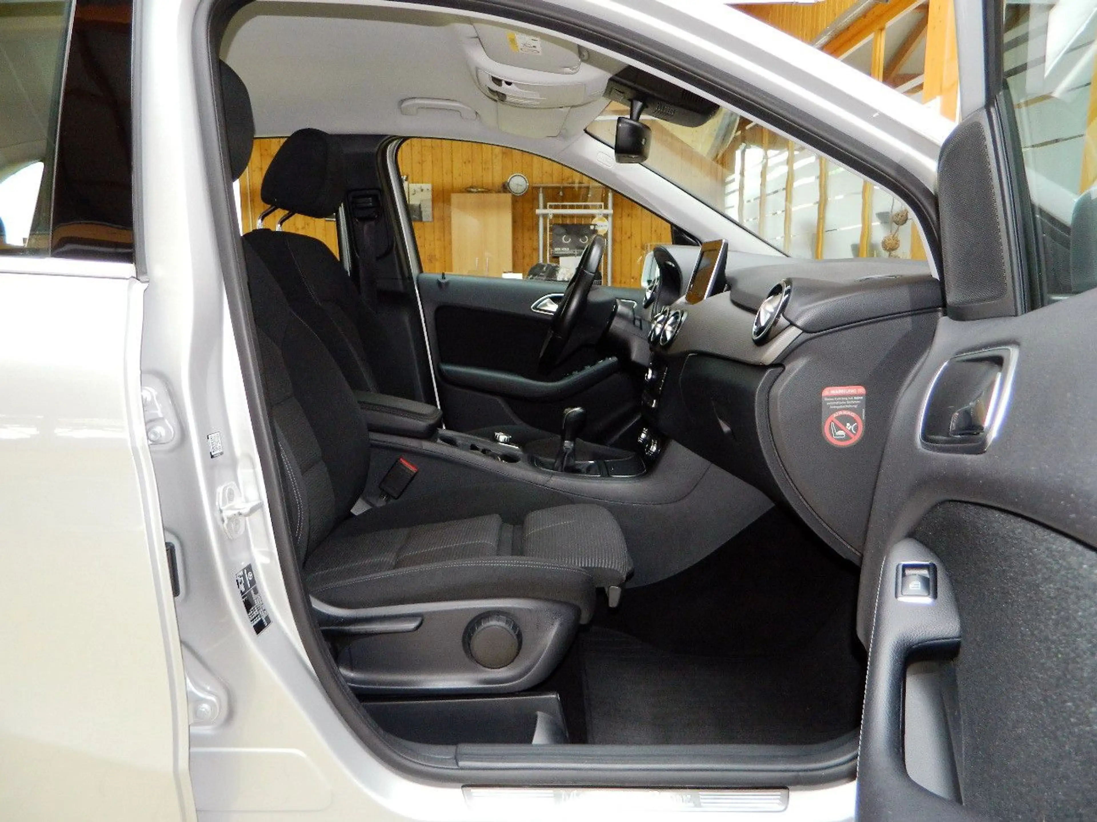 Mercedes-Benz B 160 B-Klasse B 160 d Style Mopf/AHK/Navi/LED/Euro6 — photo 11
