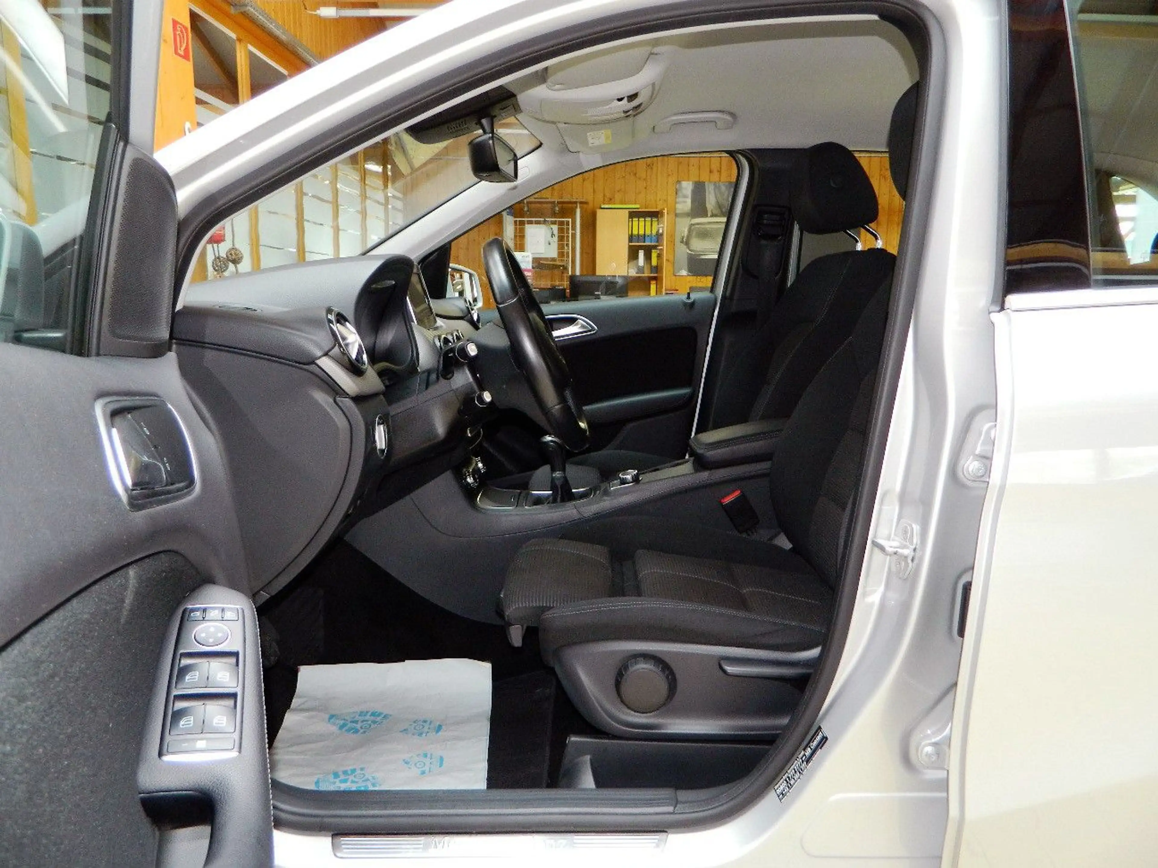 Mercedes-Benz B 160 B-Klasse B 160 d Style Mopf/AHK/Navi/LED/Euro6 — photo 10