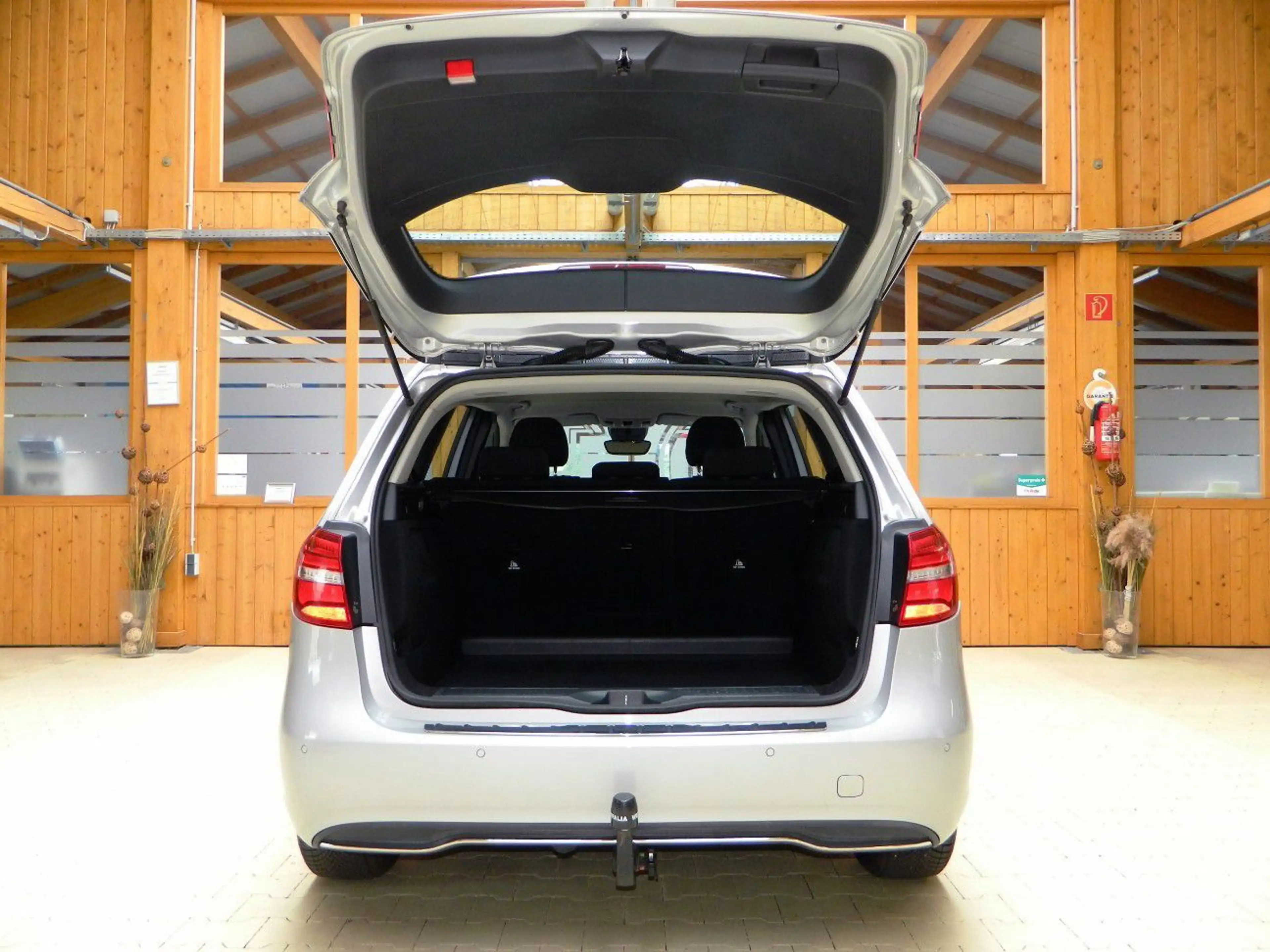 Mercedes-Benz B 160 B-Klasse B 160 d Style Mopf/AHK/Navi/LED/Euro6 — photo 14