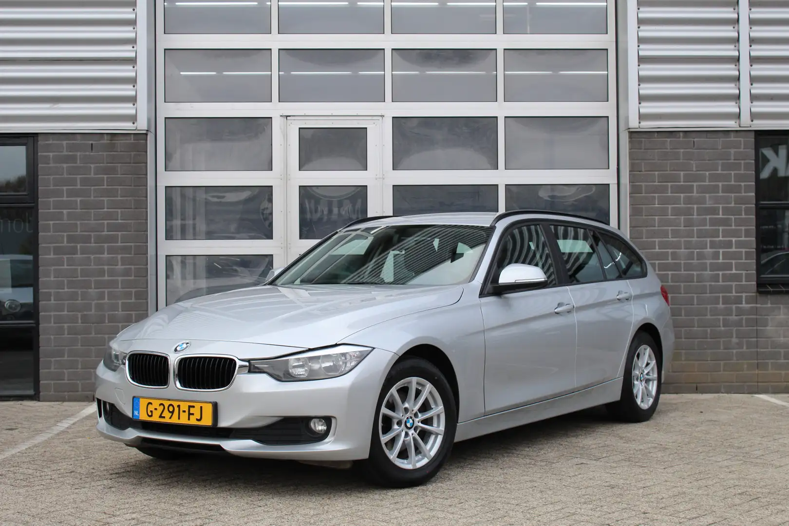 BMW 316 3-serie Touring 316d High Executive Last Minute Ed siva - 1